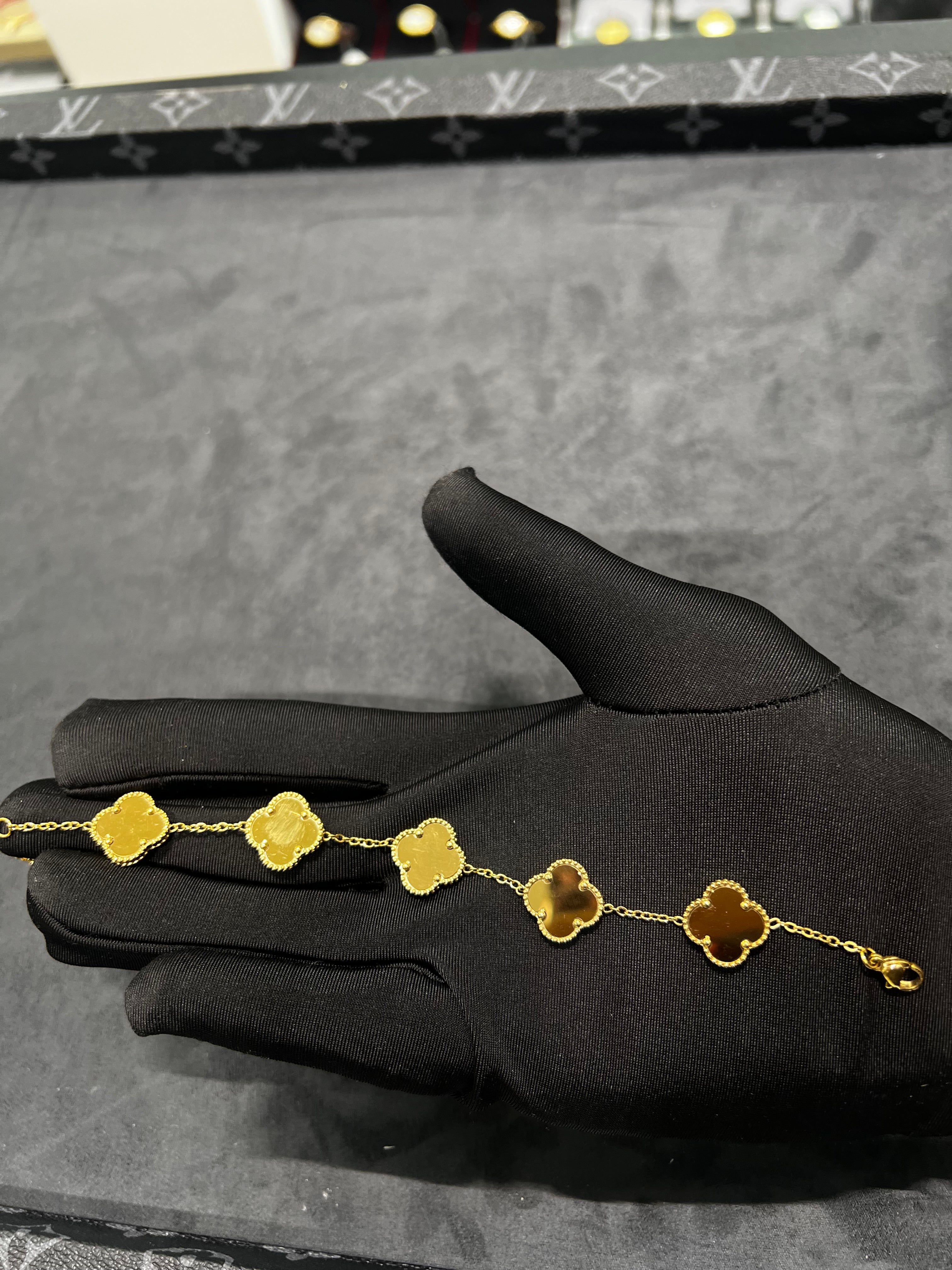 انسيال فان كلييف ذهبي لامع