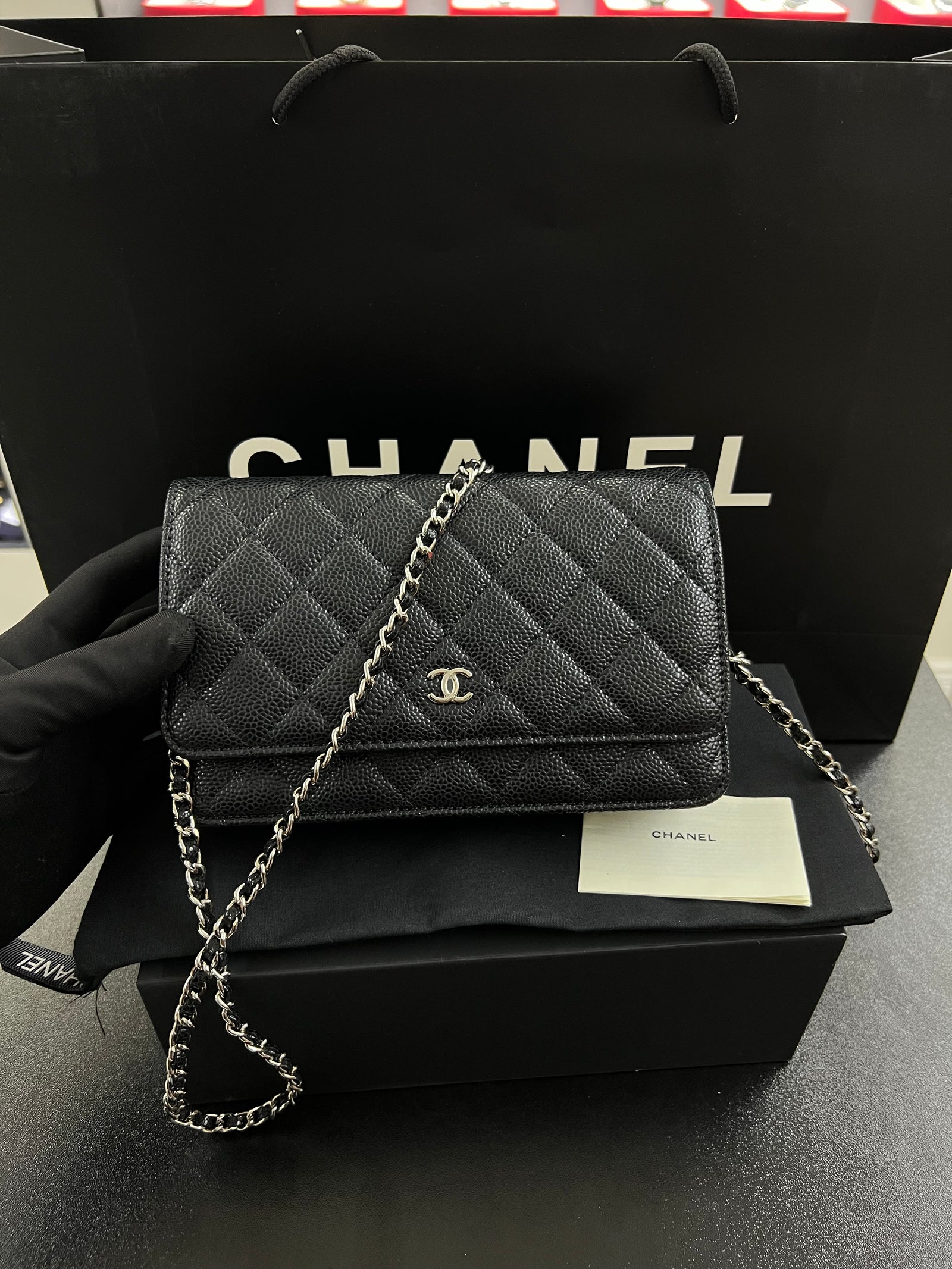 محفظة بسلسلة WOC – أسود كافيار
Wallet on Chain – Black Caviar