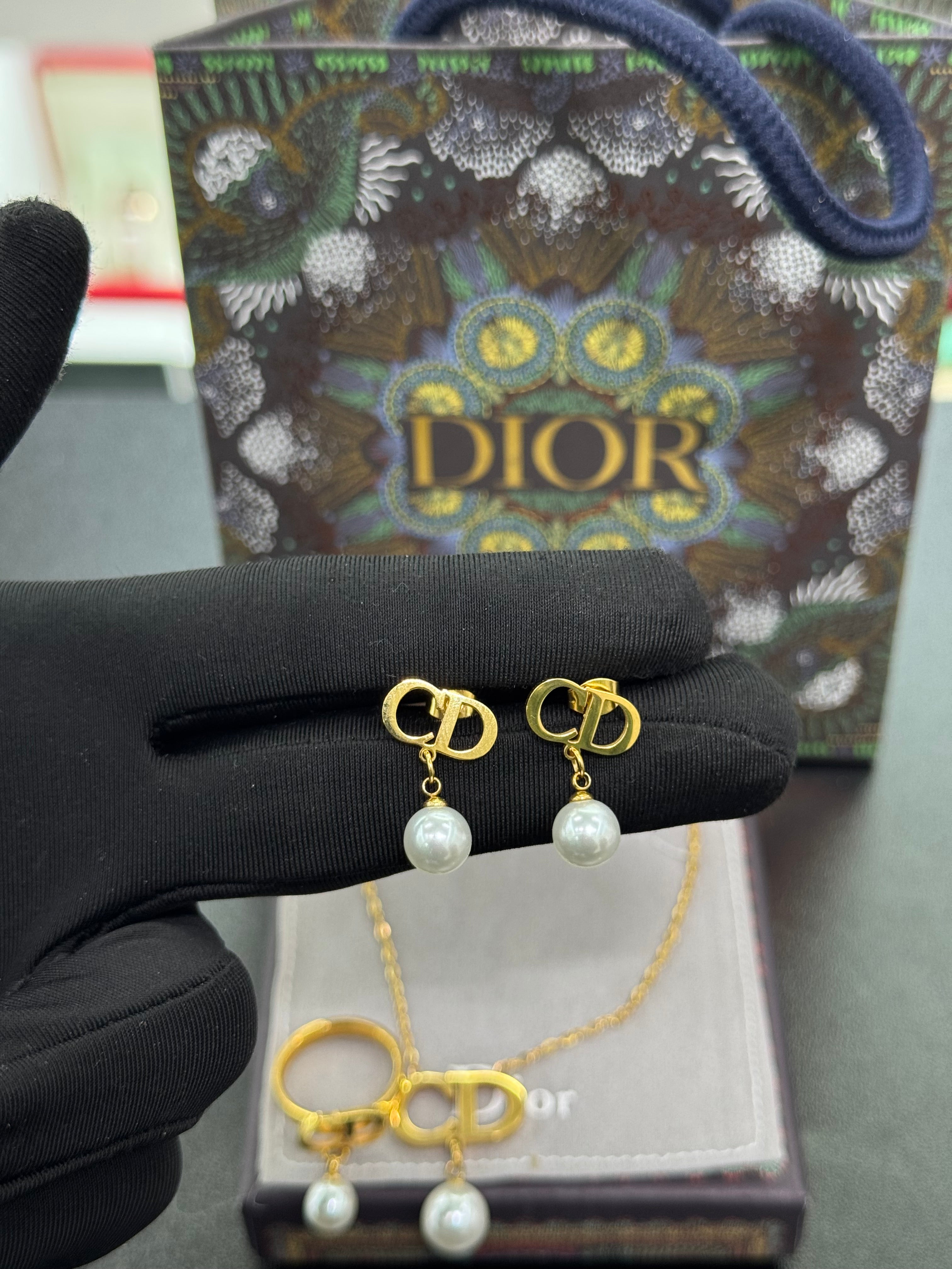 طقم CD لؤلؤ المتدلي بلخاتم