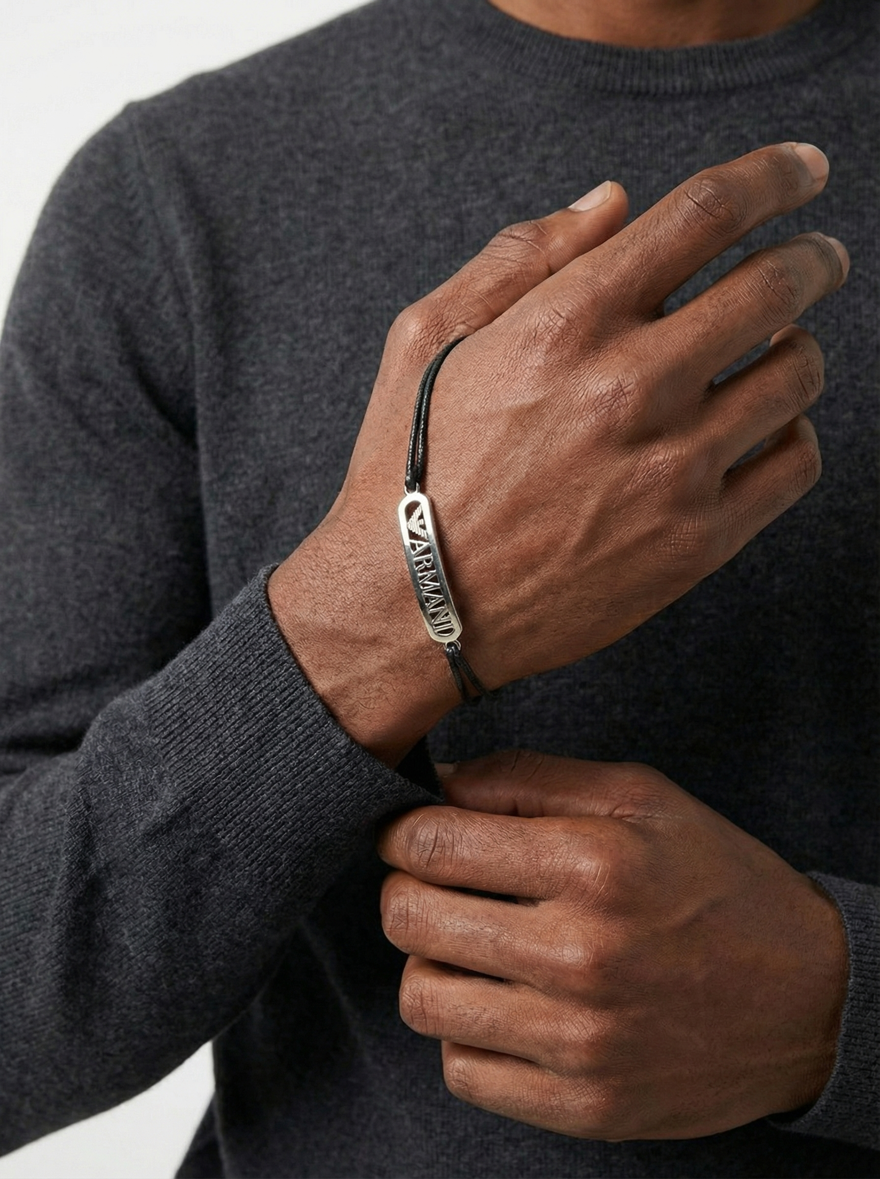 سوار خيط أرماني اسود