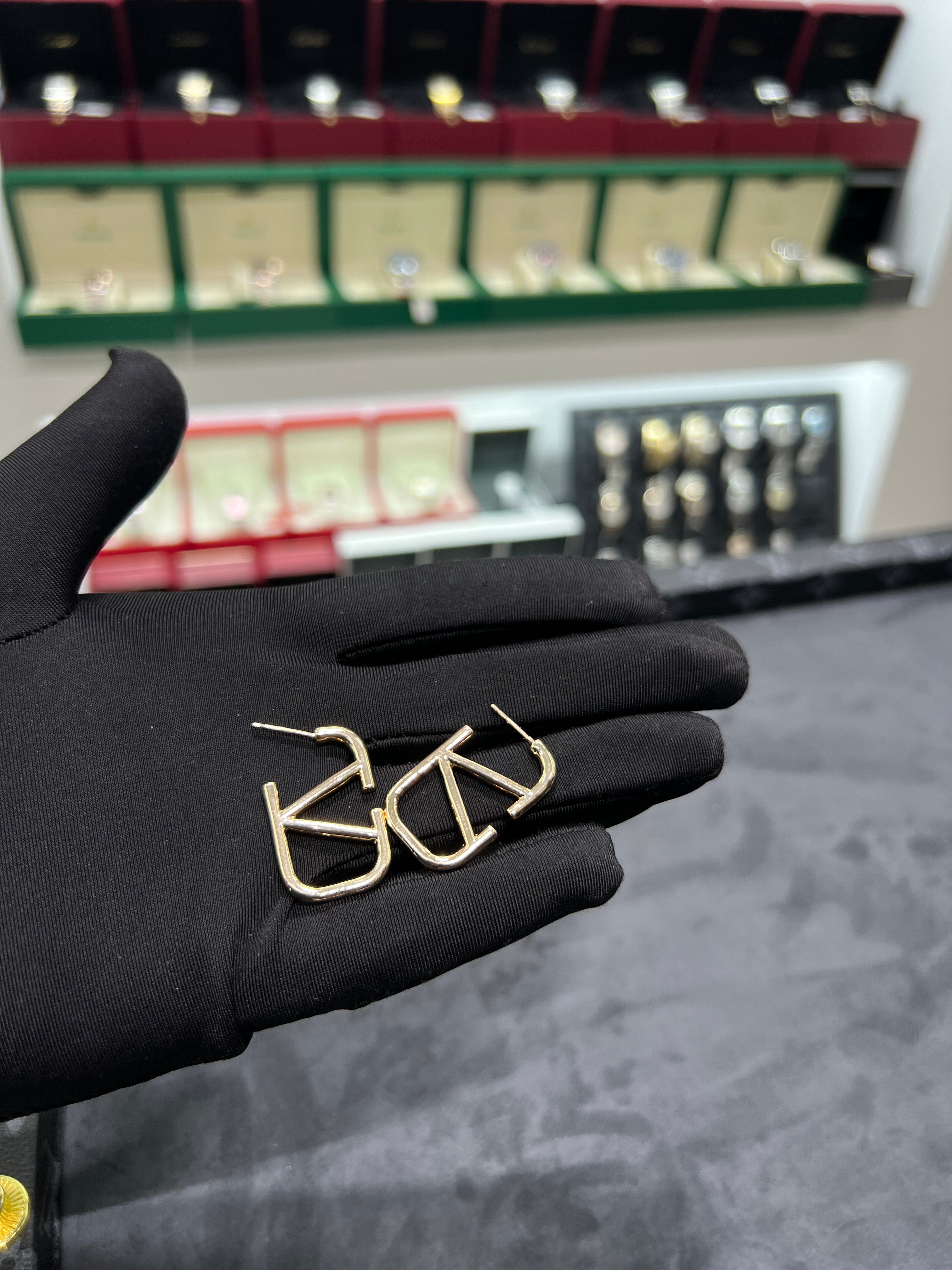 اقراط اذن فلانتينو