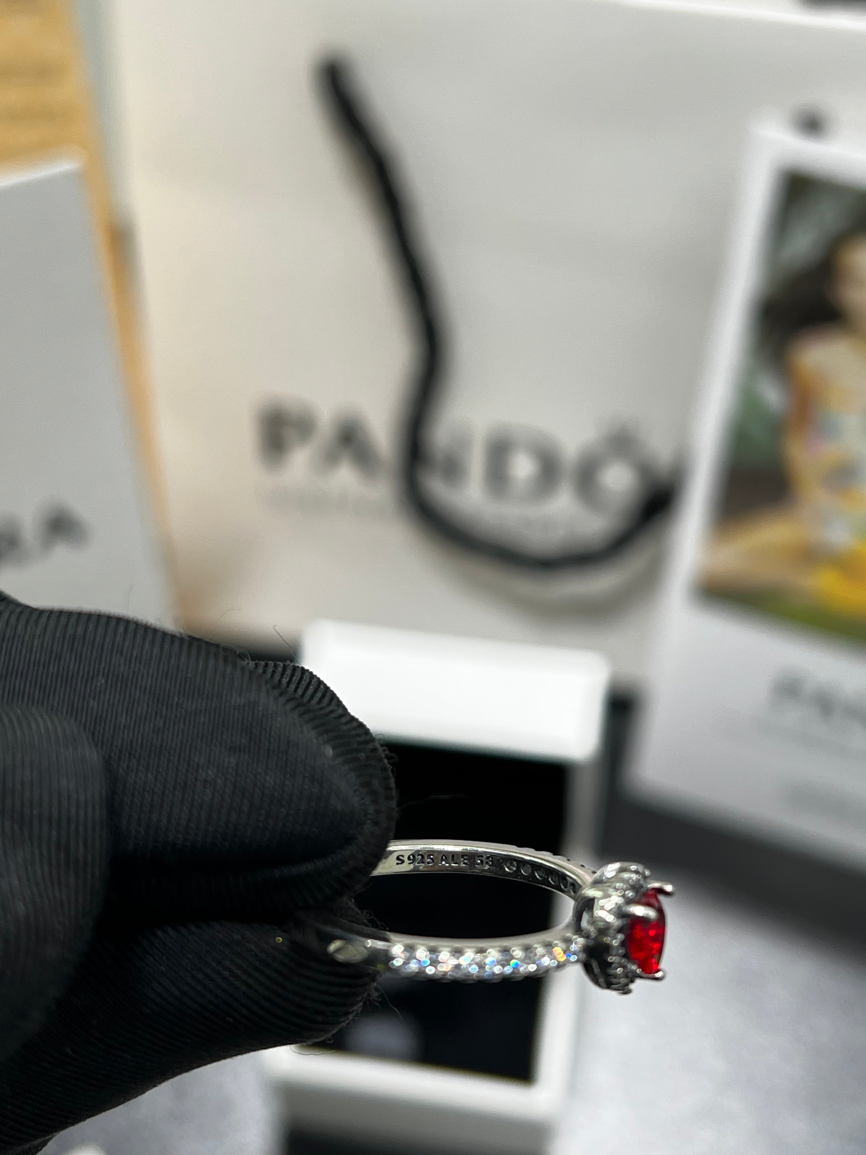 خاتم باندورا القلب الاحمر