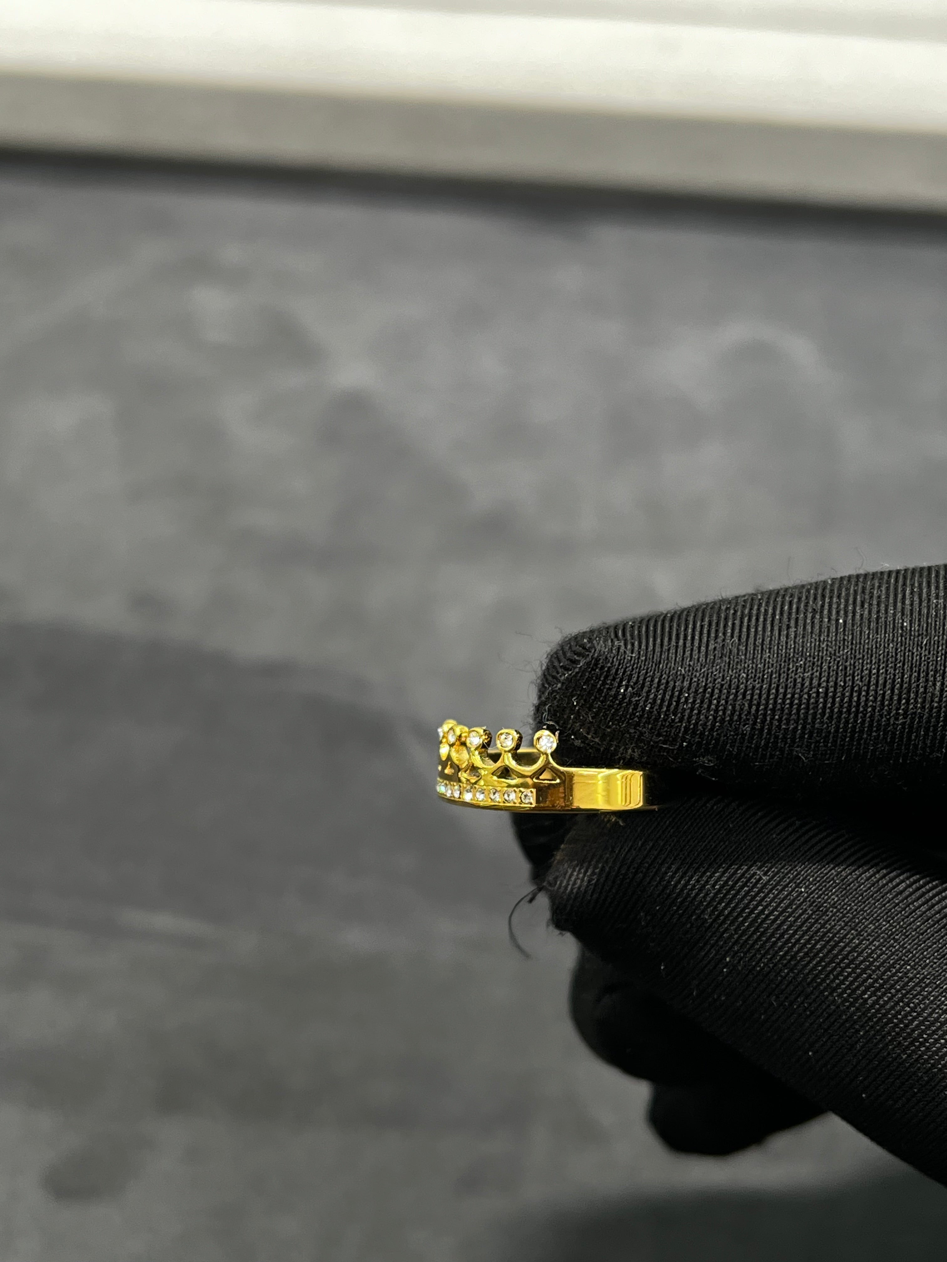 خاتم التاج الذهبي