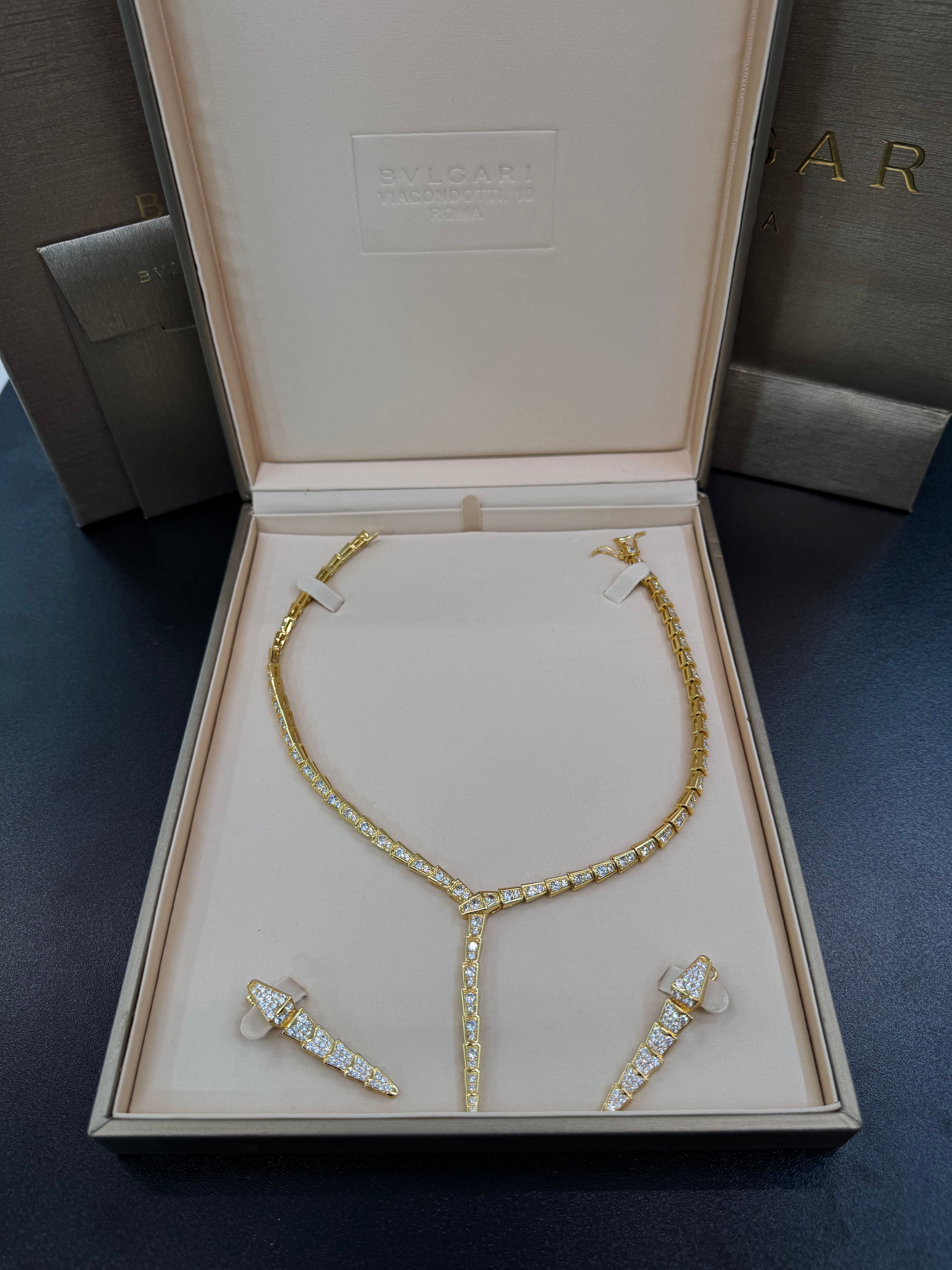 Serpenti-Inspired Drop Necklace Set studded (خراص طويل)