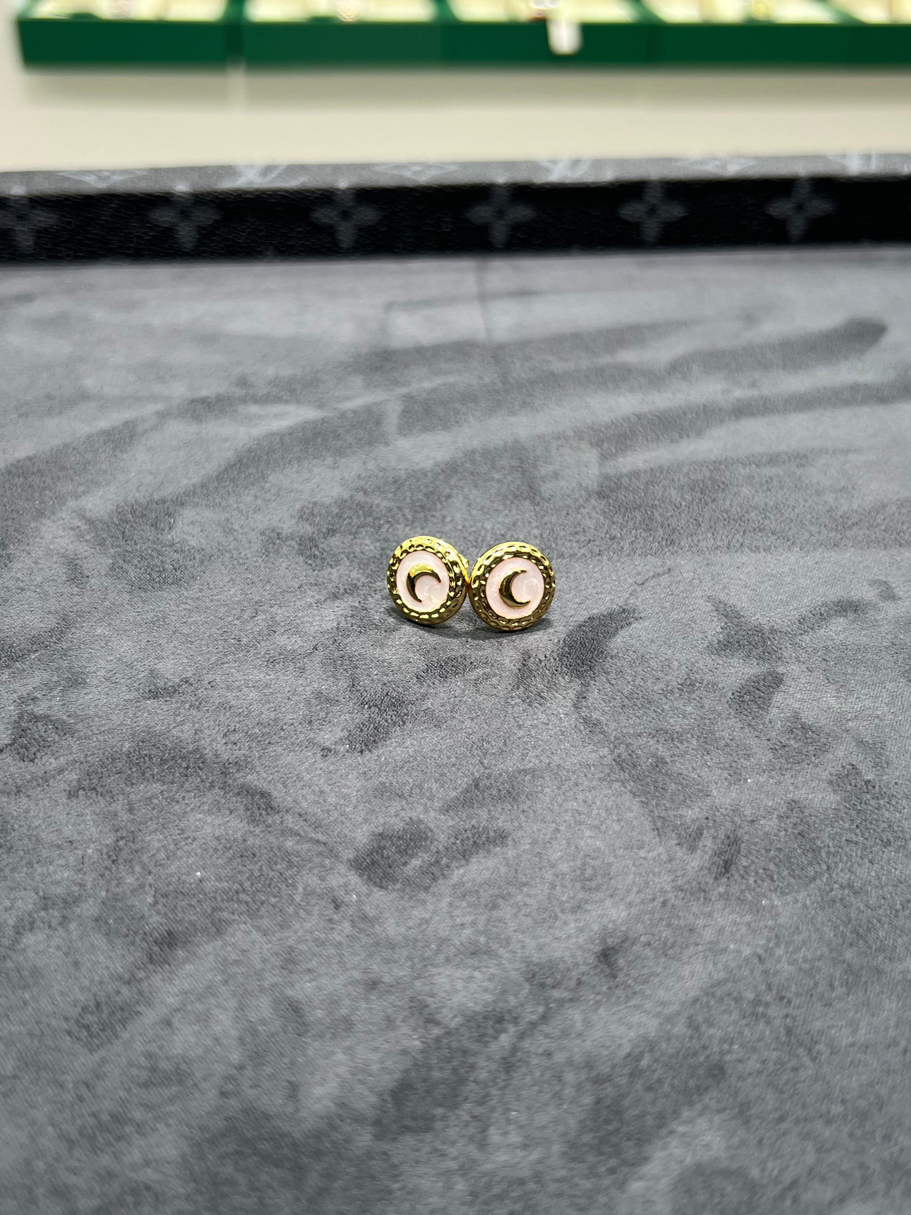 أقراط أذن الهلال ابيض