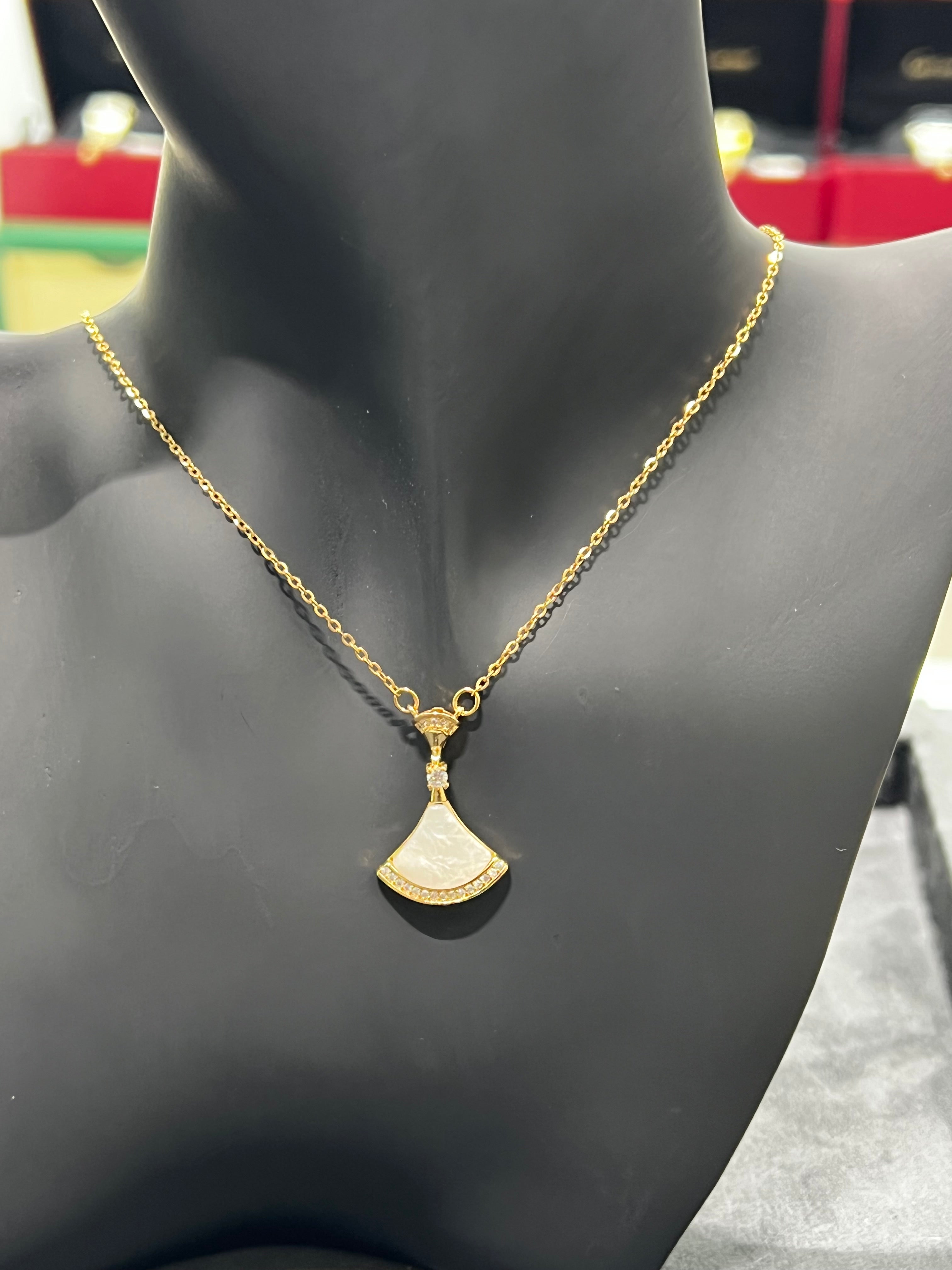 سلسال بولغري الابيض