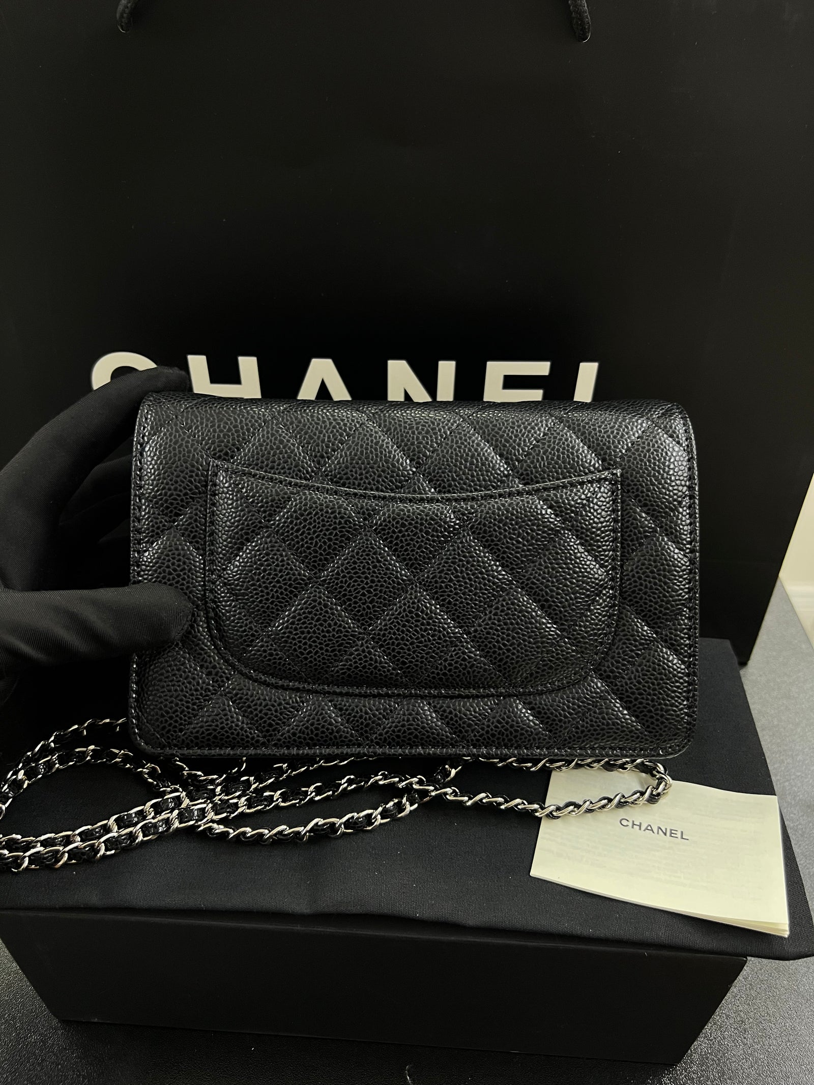 محفظة بسلسلة WOC – أسود كافيار
Wallet on Chain – Black Caviar