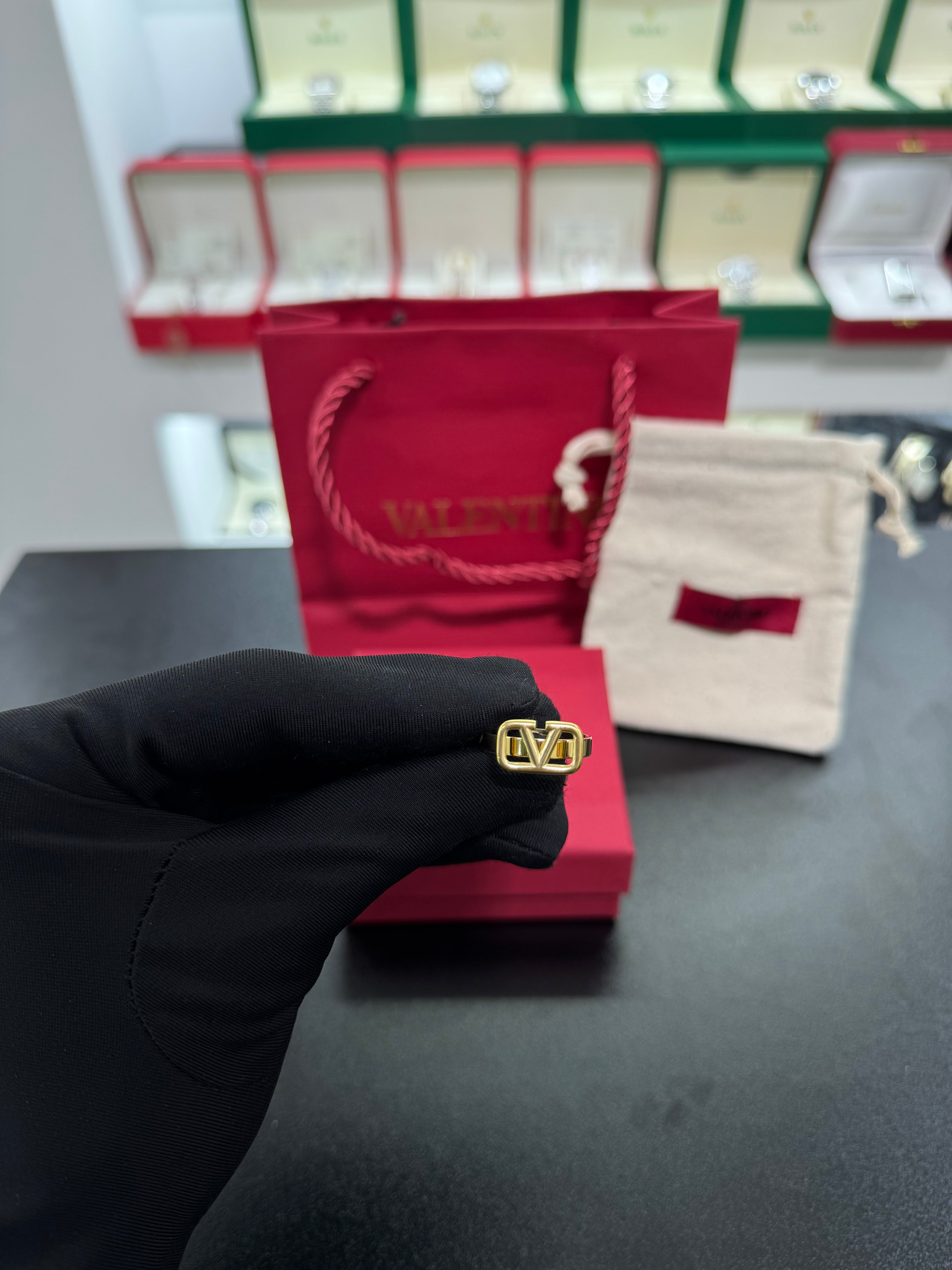 طقم فلانتينو بالخاتم