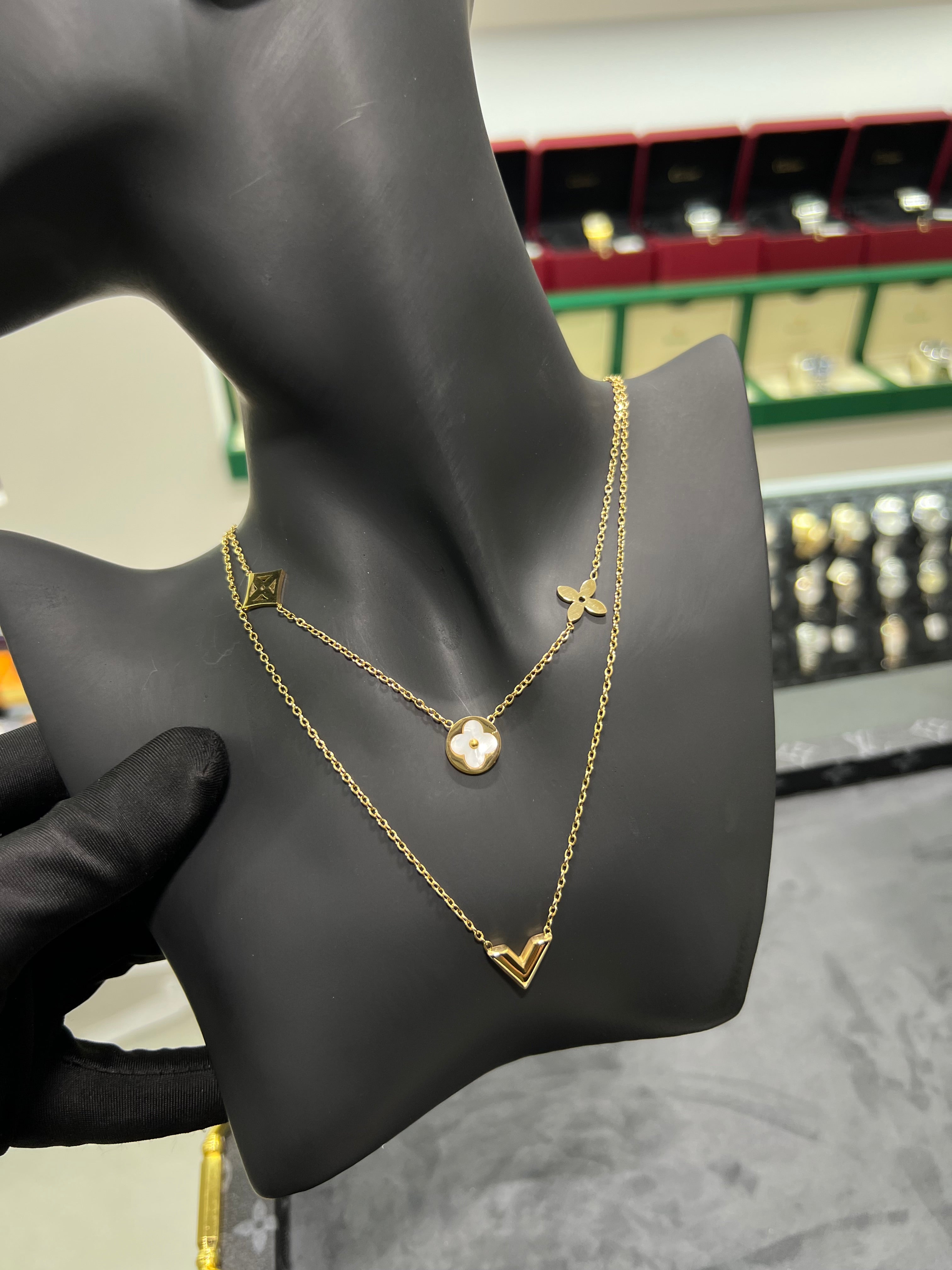 سلسال LV سلسلتين