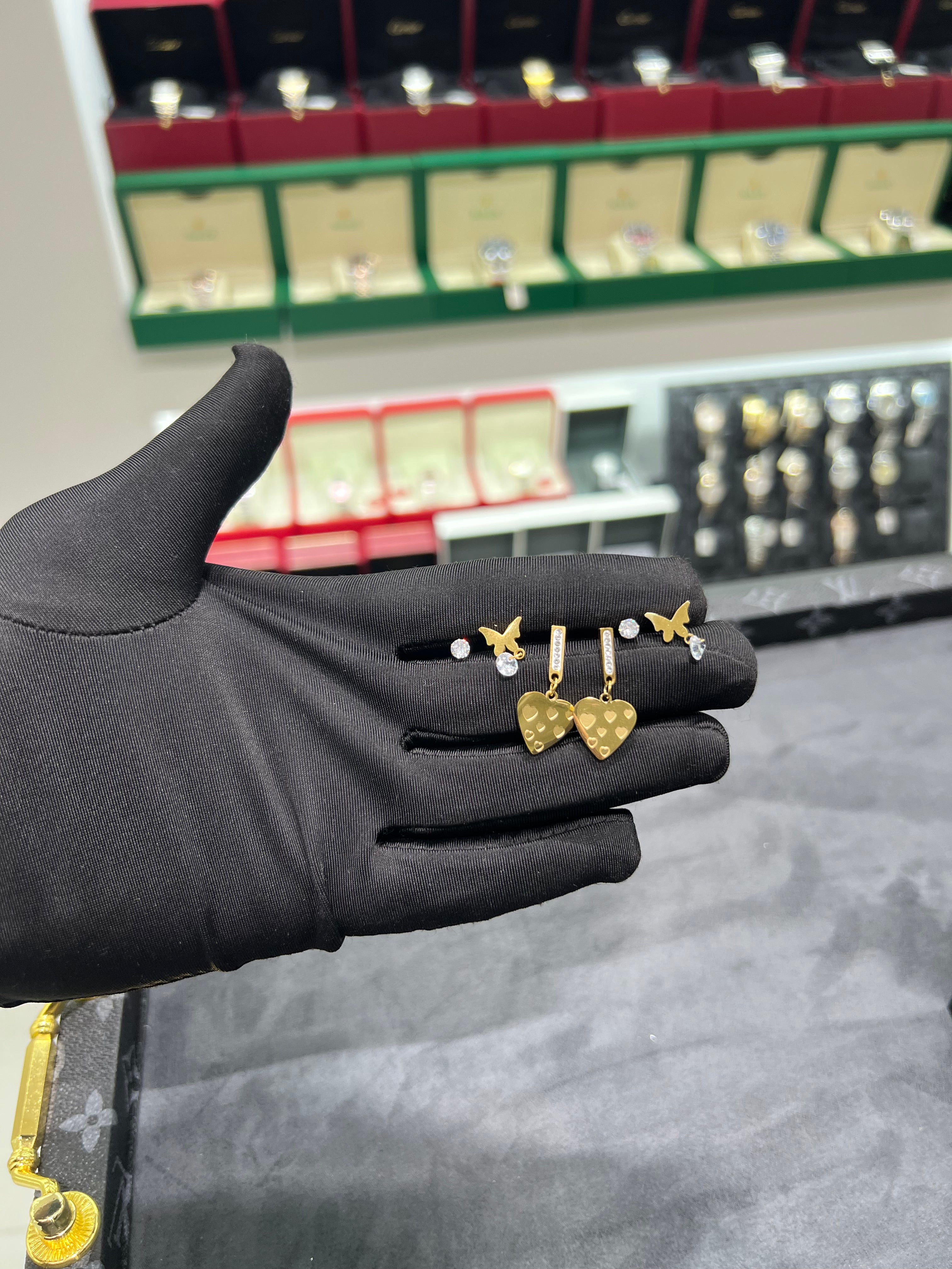 أقراط أذن الفراشه التلاثيات