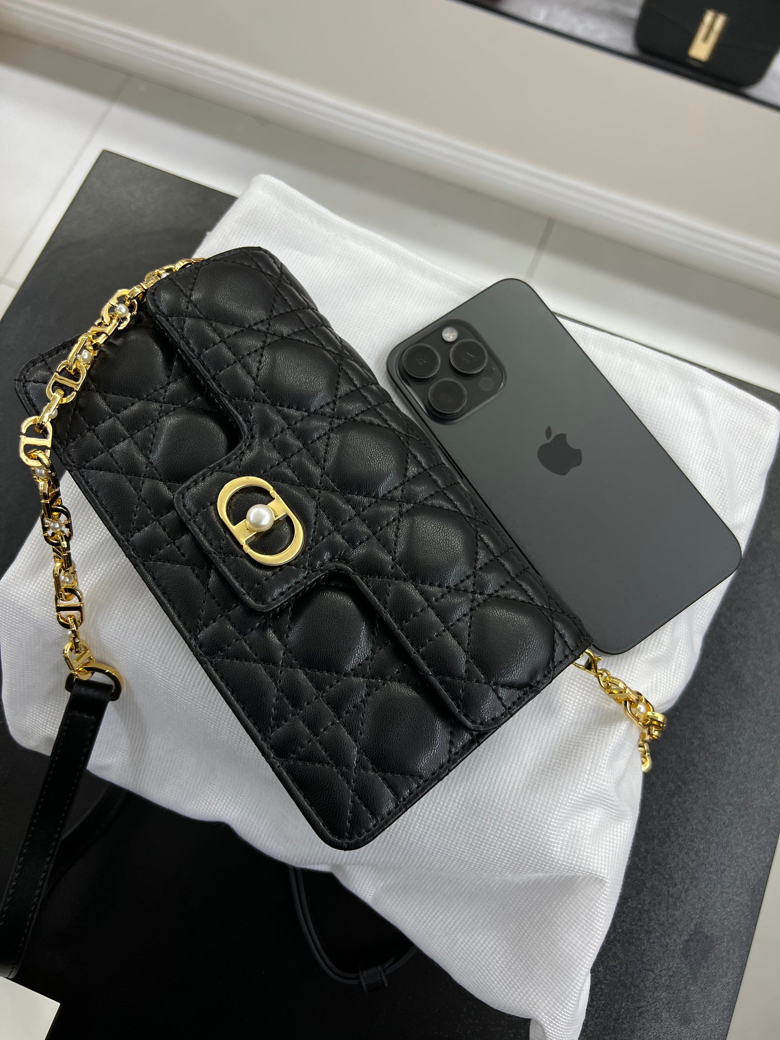 حقيبة كارو بسلسلة – أسود كاناج
Caro Chain Bag – Black Cannage