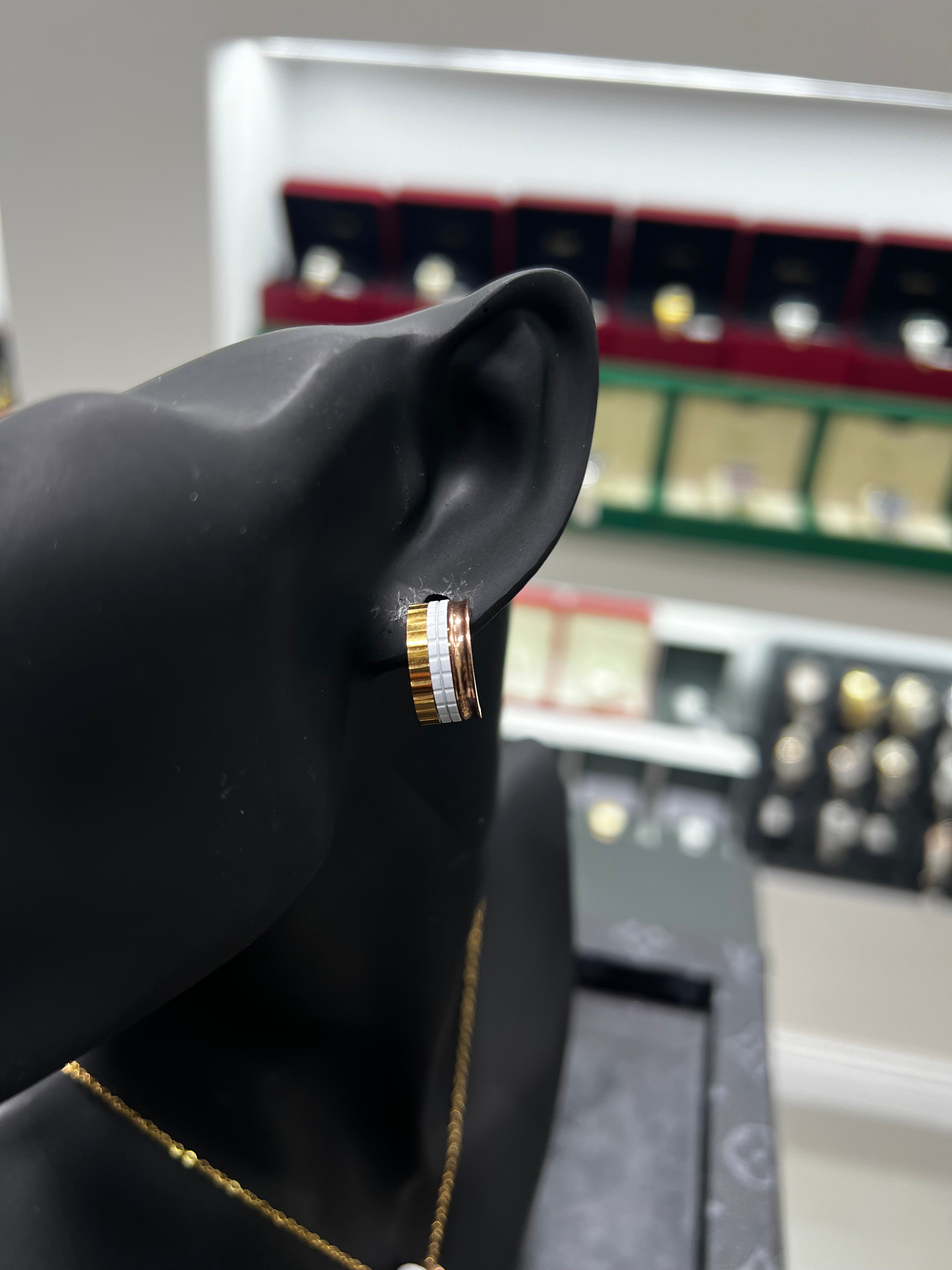 طقم بوشرون ابيض