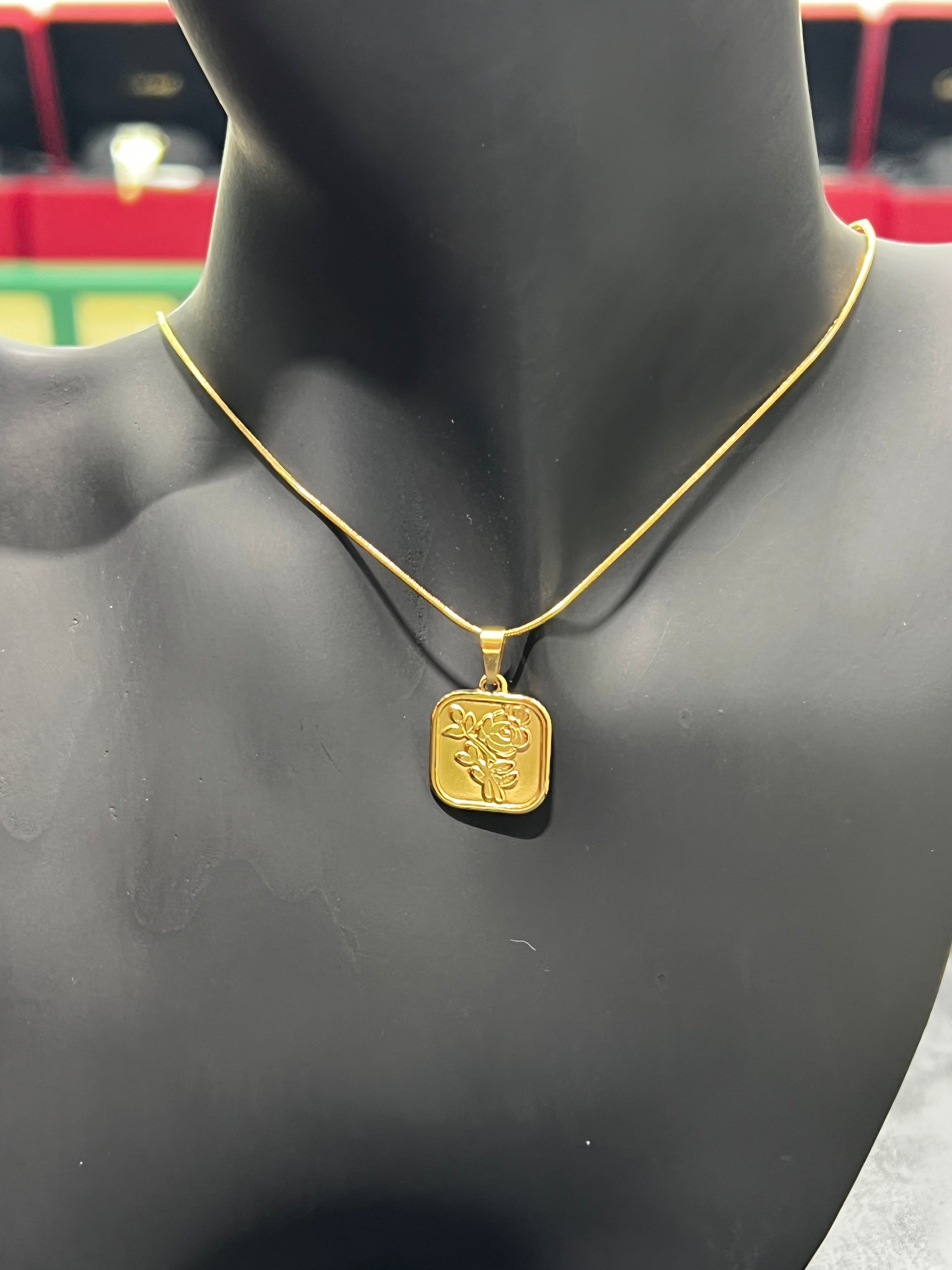 سلسال الورده الذهبيه المربع