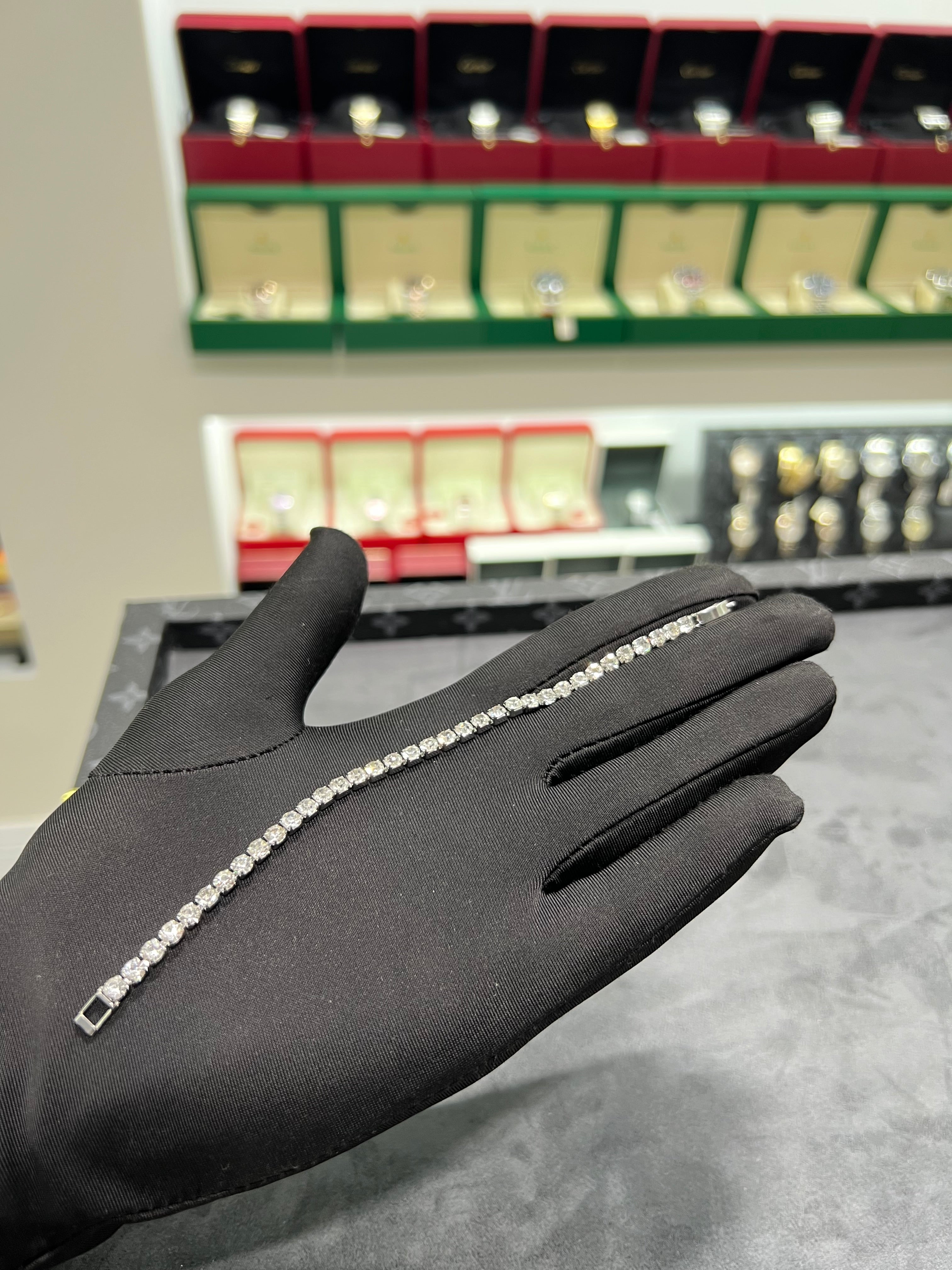 انسيال الأحجار فضي