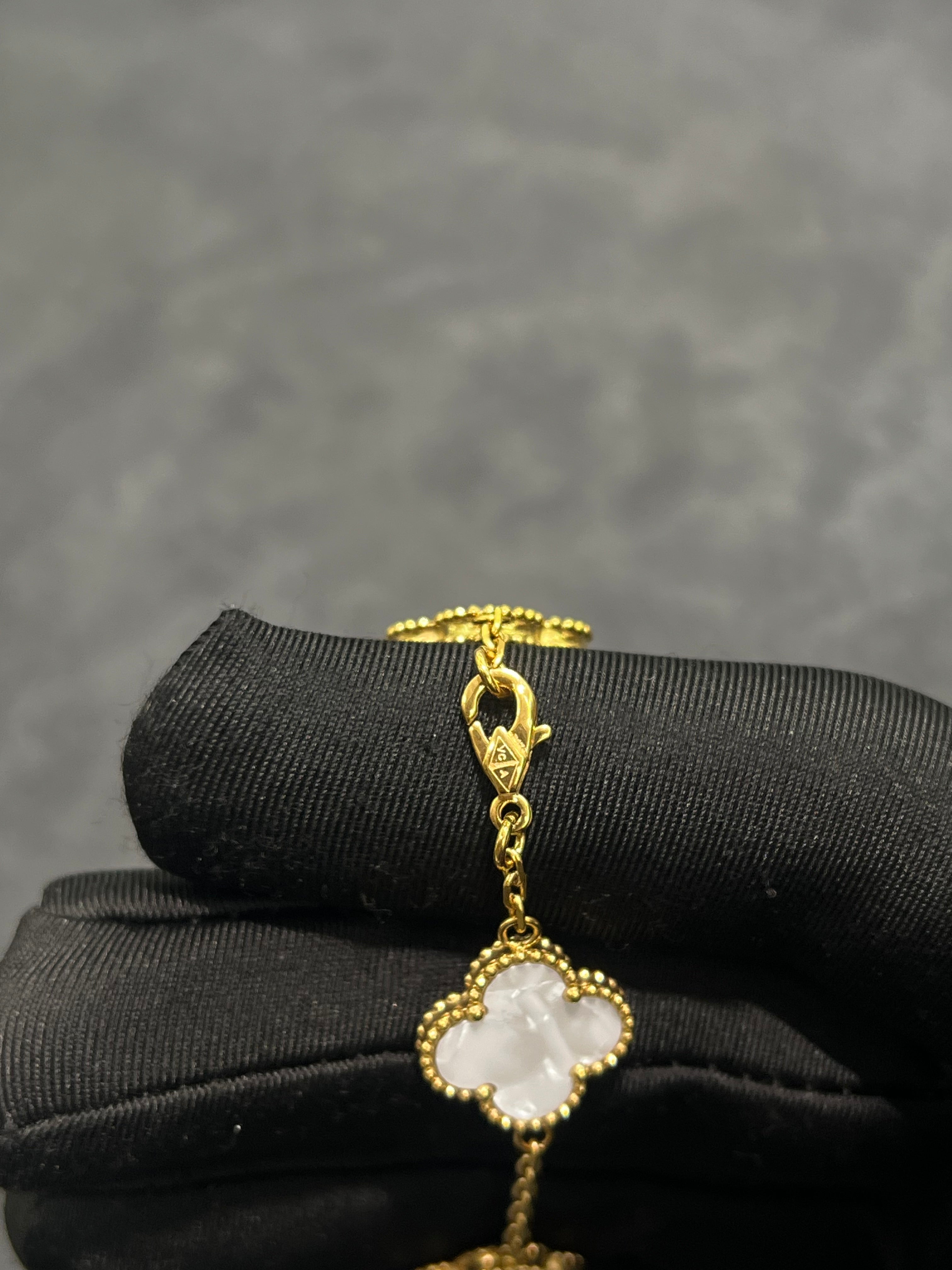 فان كلييف لامبرا ابيض