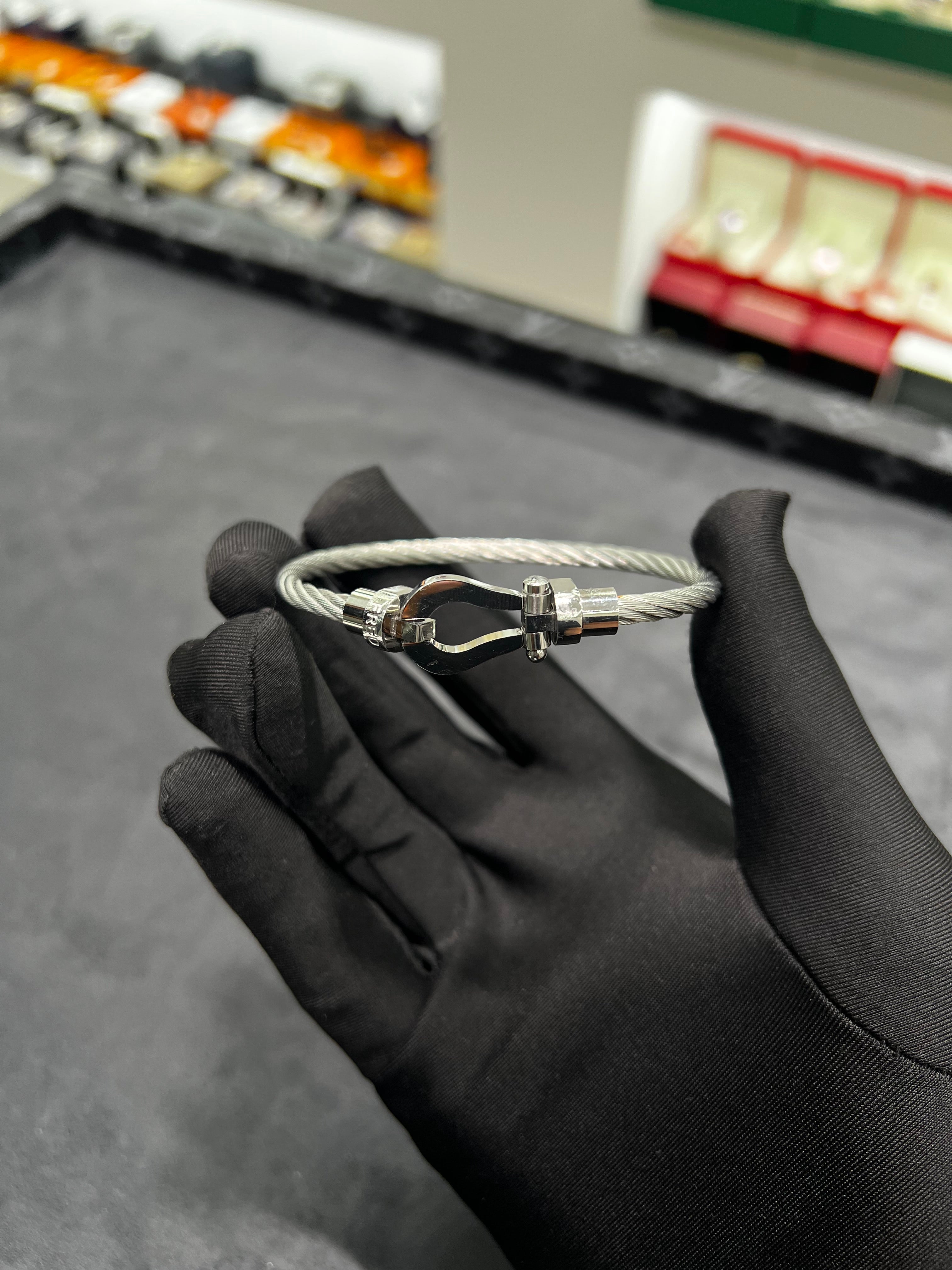 سوار الفريد فضي