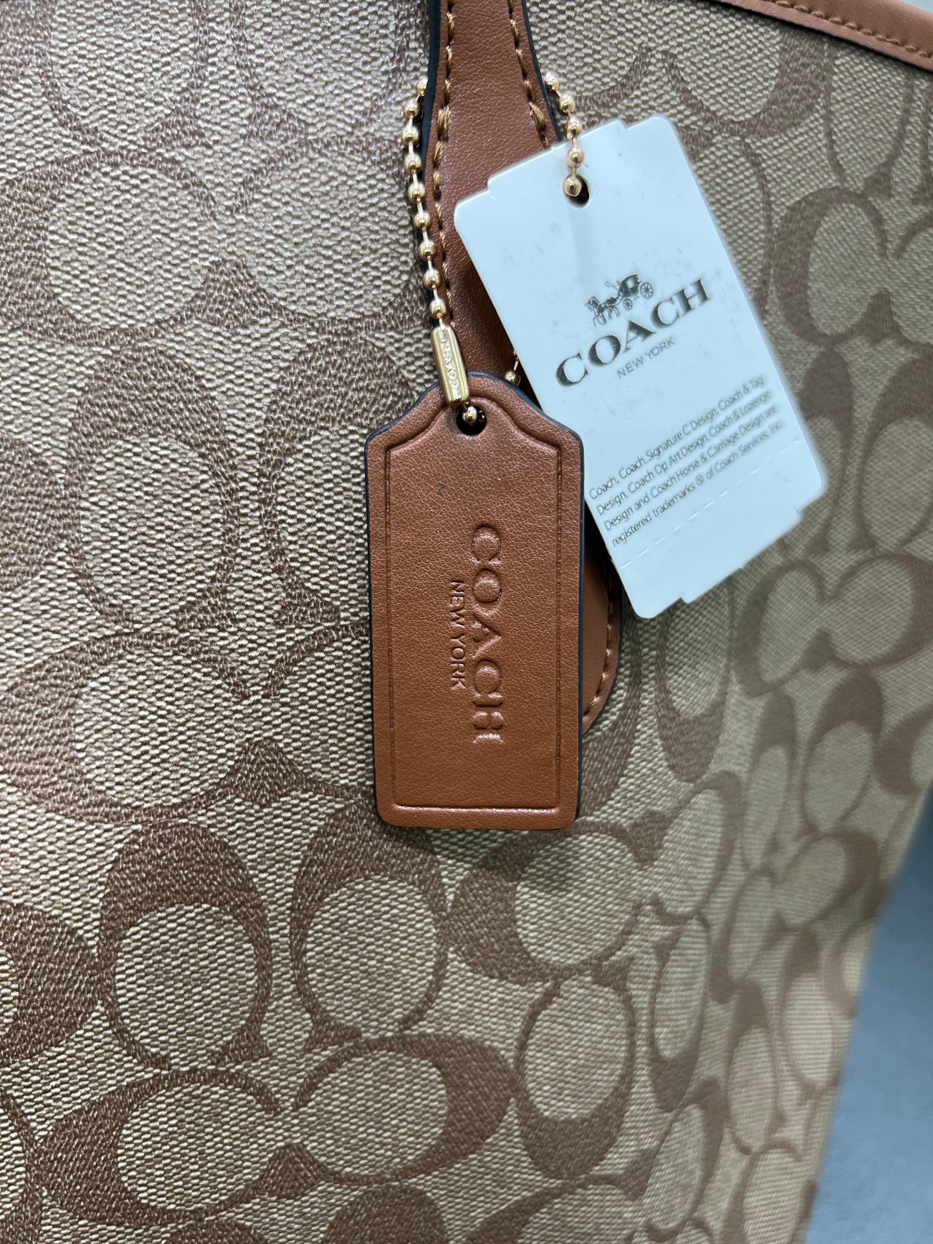 Cöach City Tote in Signature Canvas.