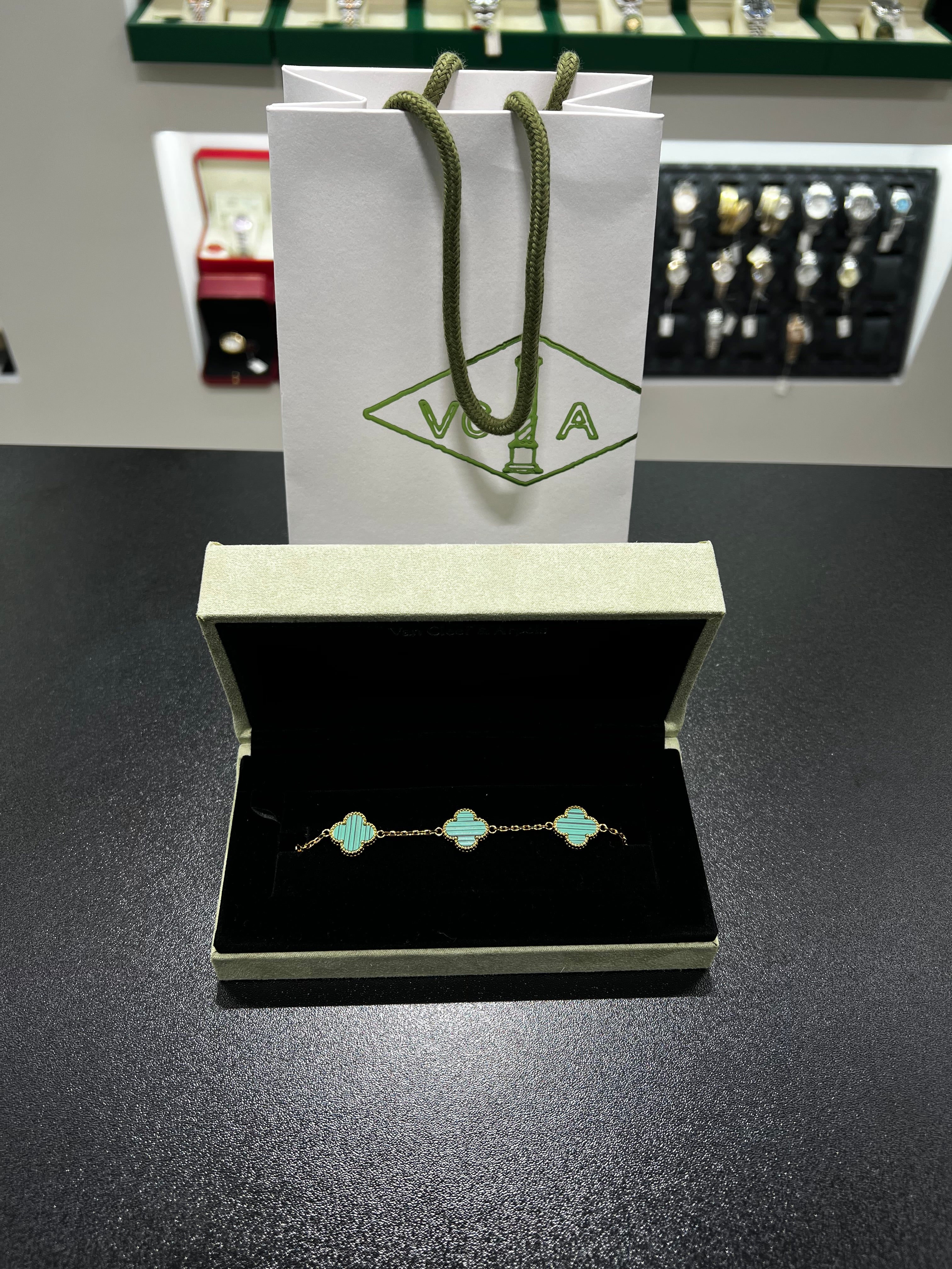 فان كلييف لامبرا ذهبي عقيق اخضر