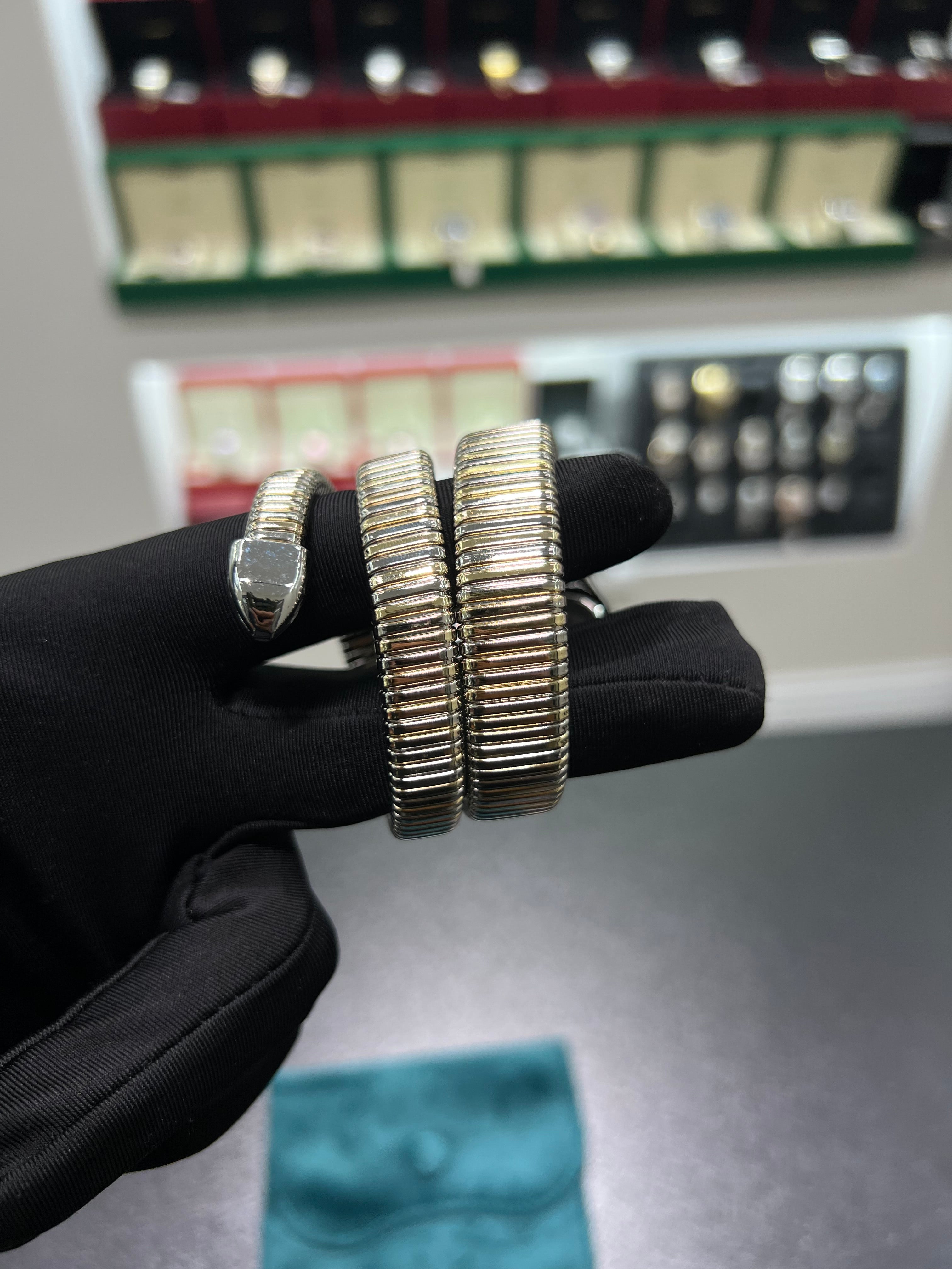 Serpenti watch in gold من دون علبه)