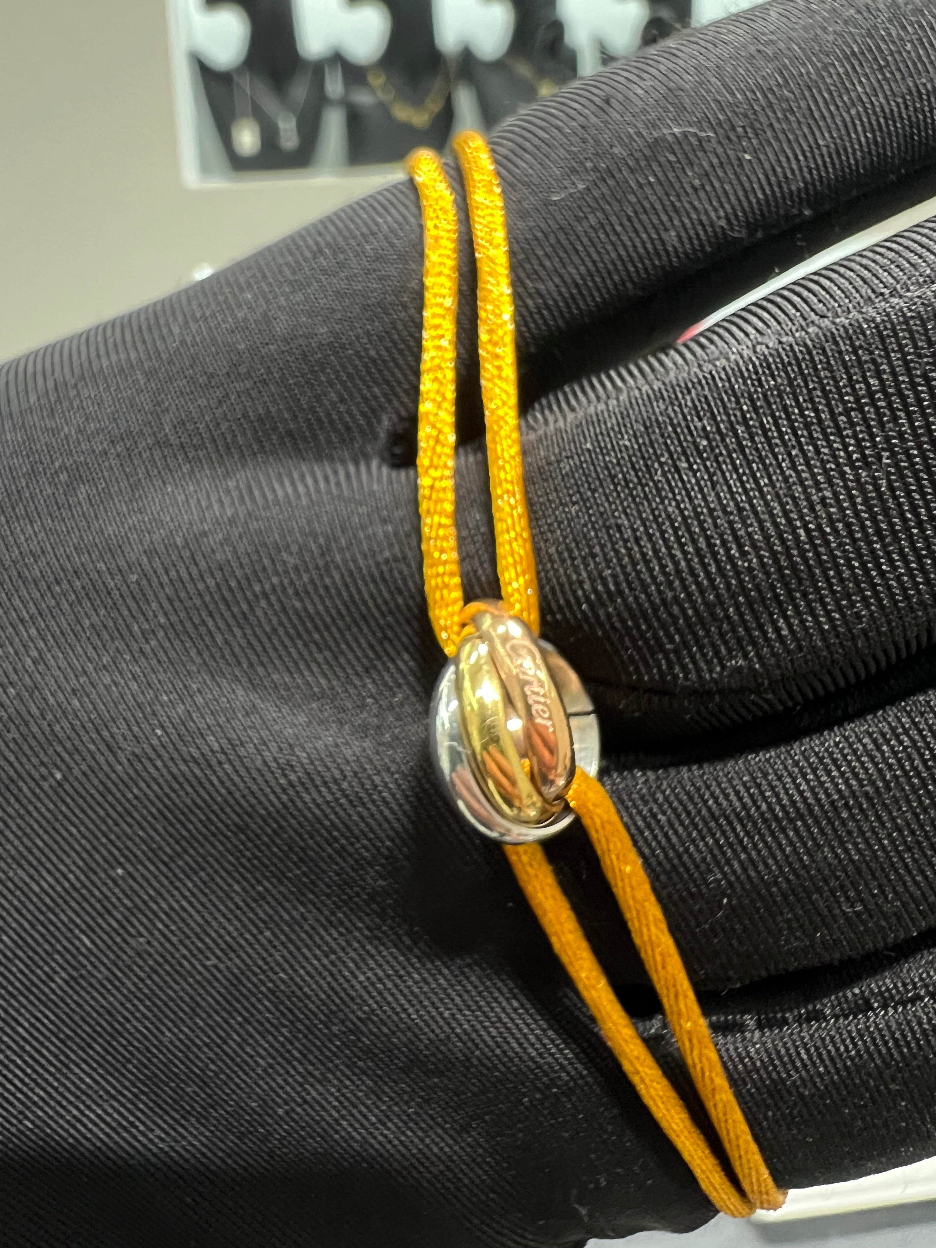 كارتير خيط الذهبي التلاثيه