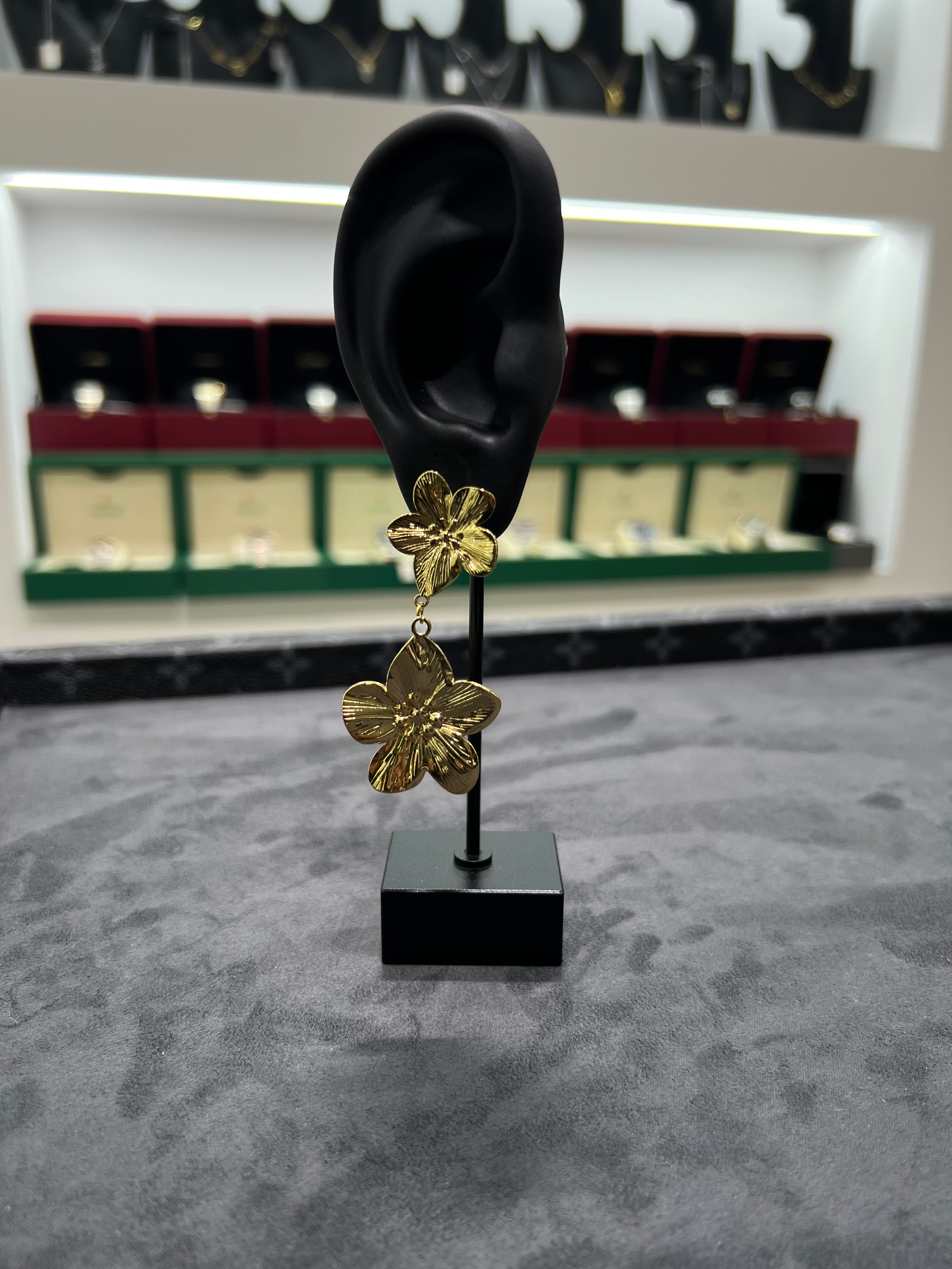 أقراط أذن وردتين