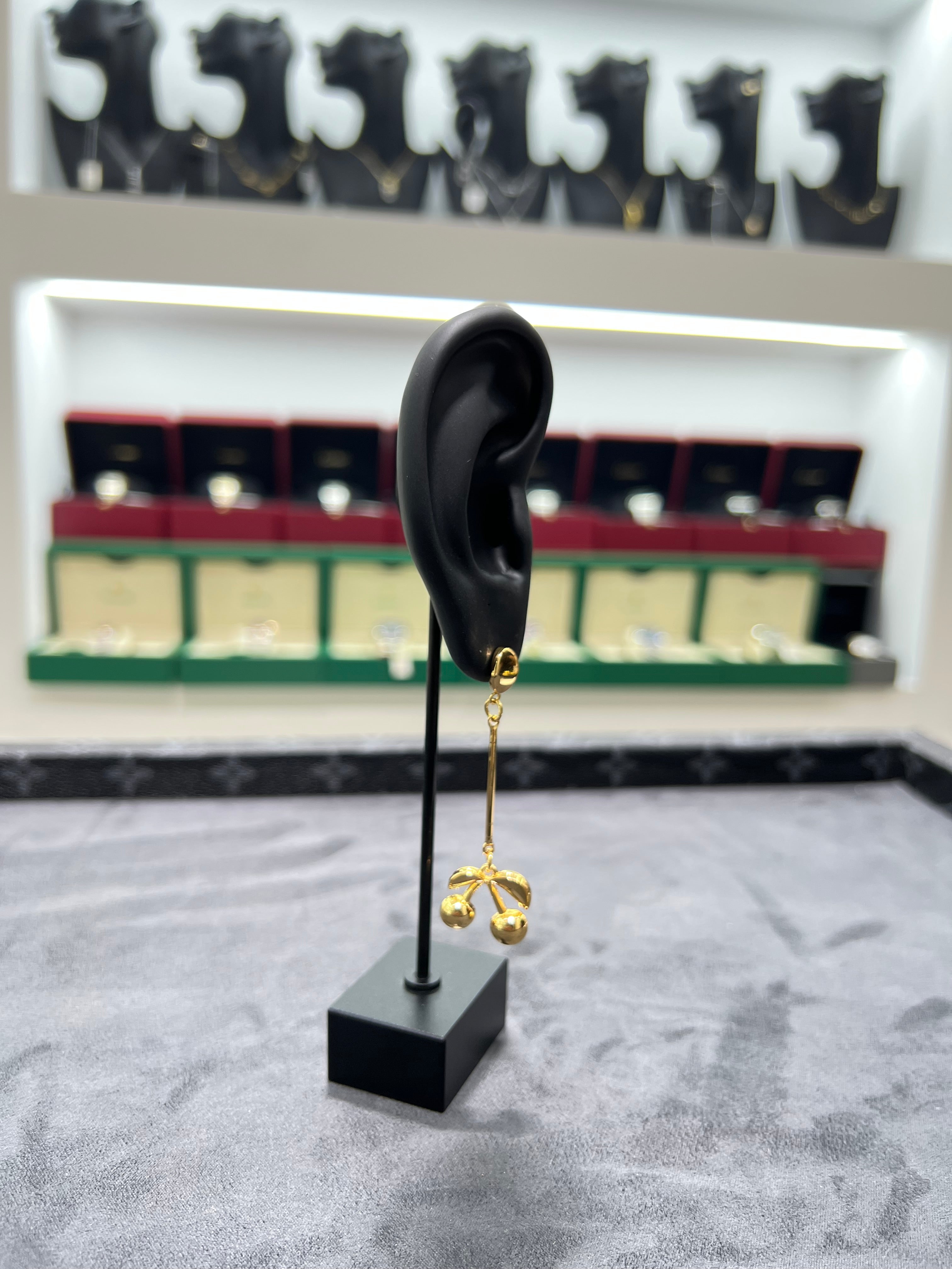 أقراط أذن الكرزه الذهبيه