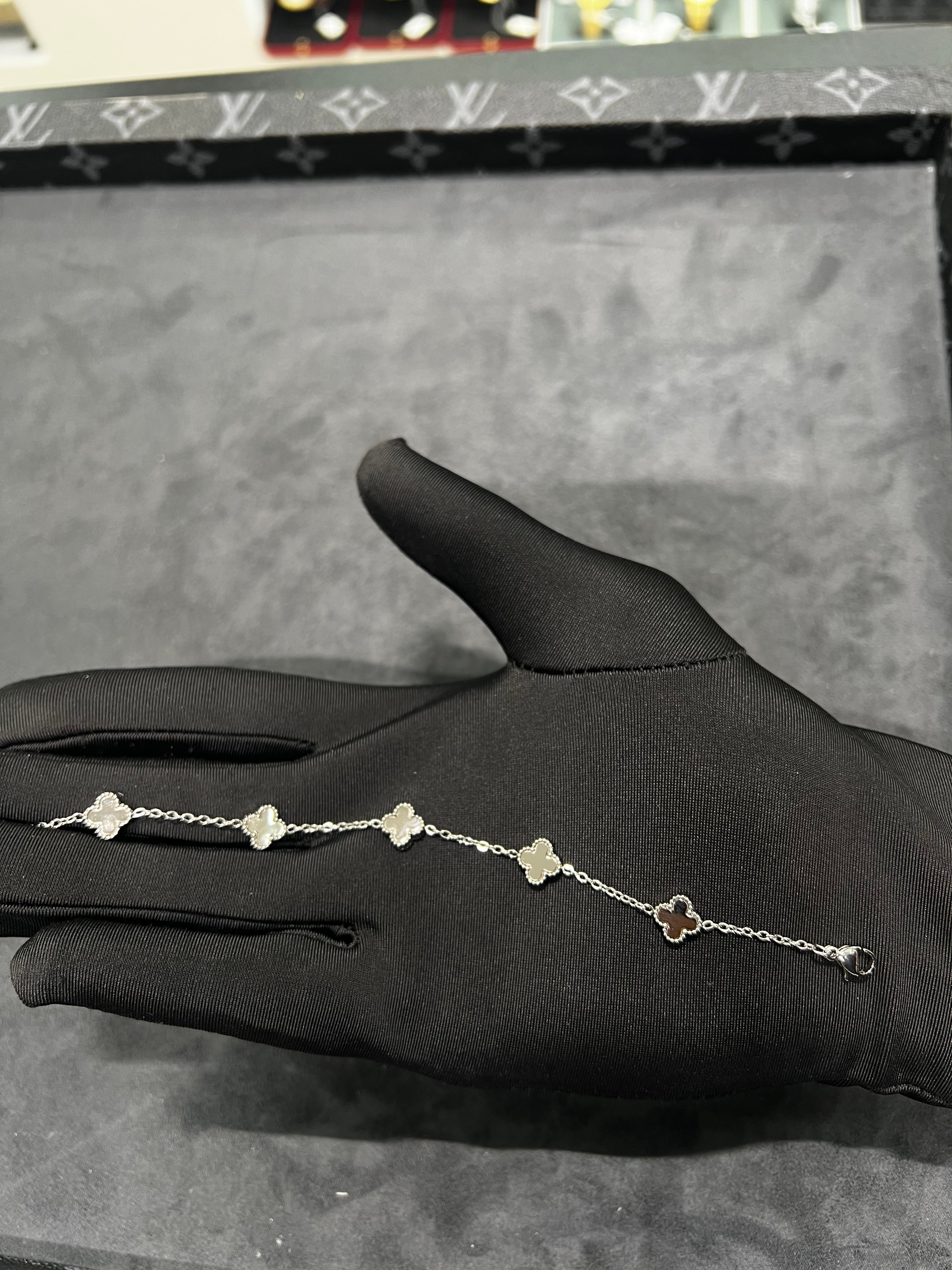 فان كلييف لامبرا اسود رفيع