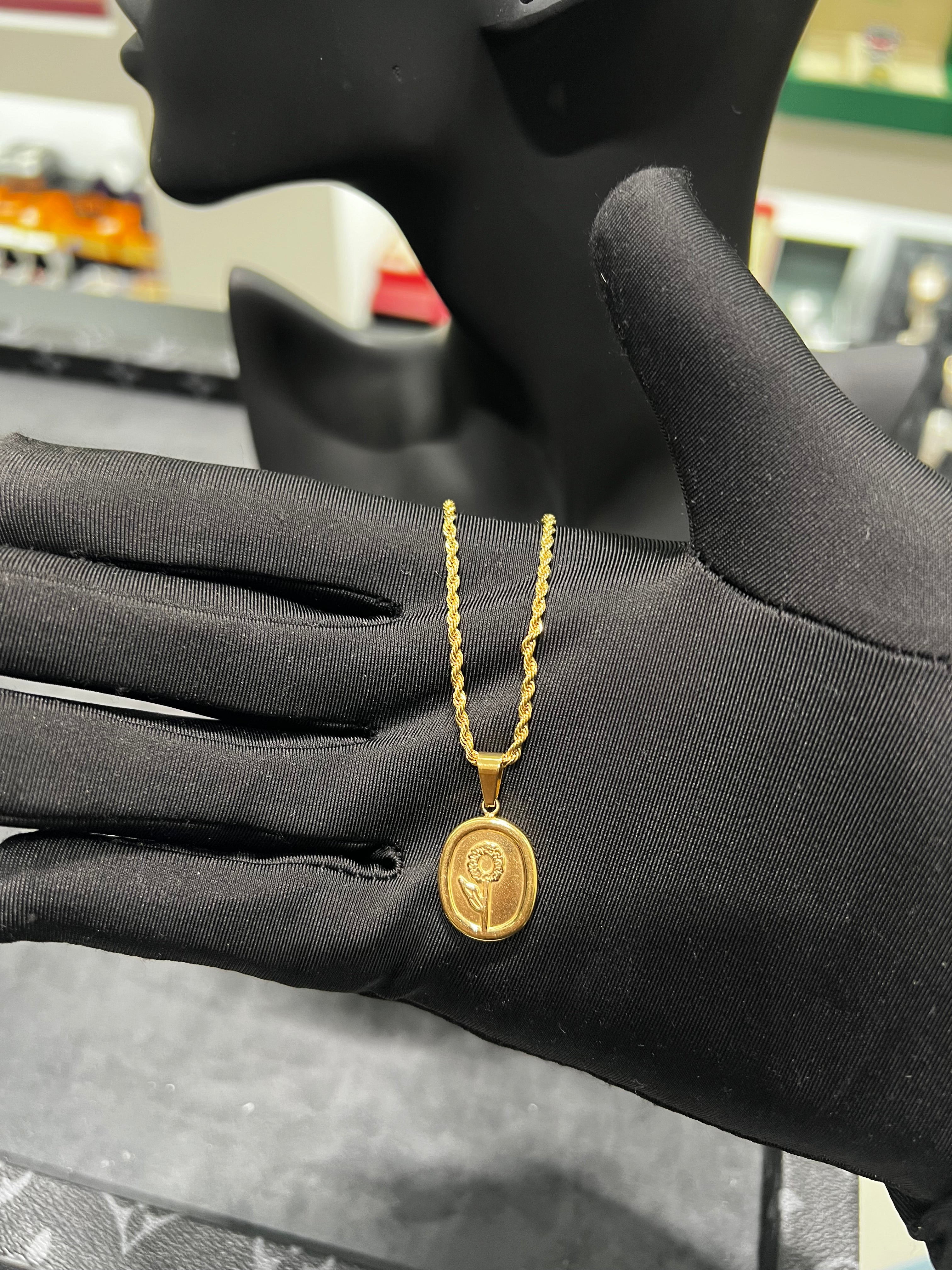 سلسال الورده الذهبيه