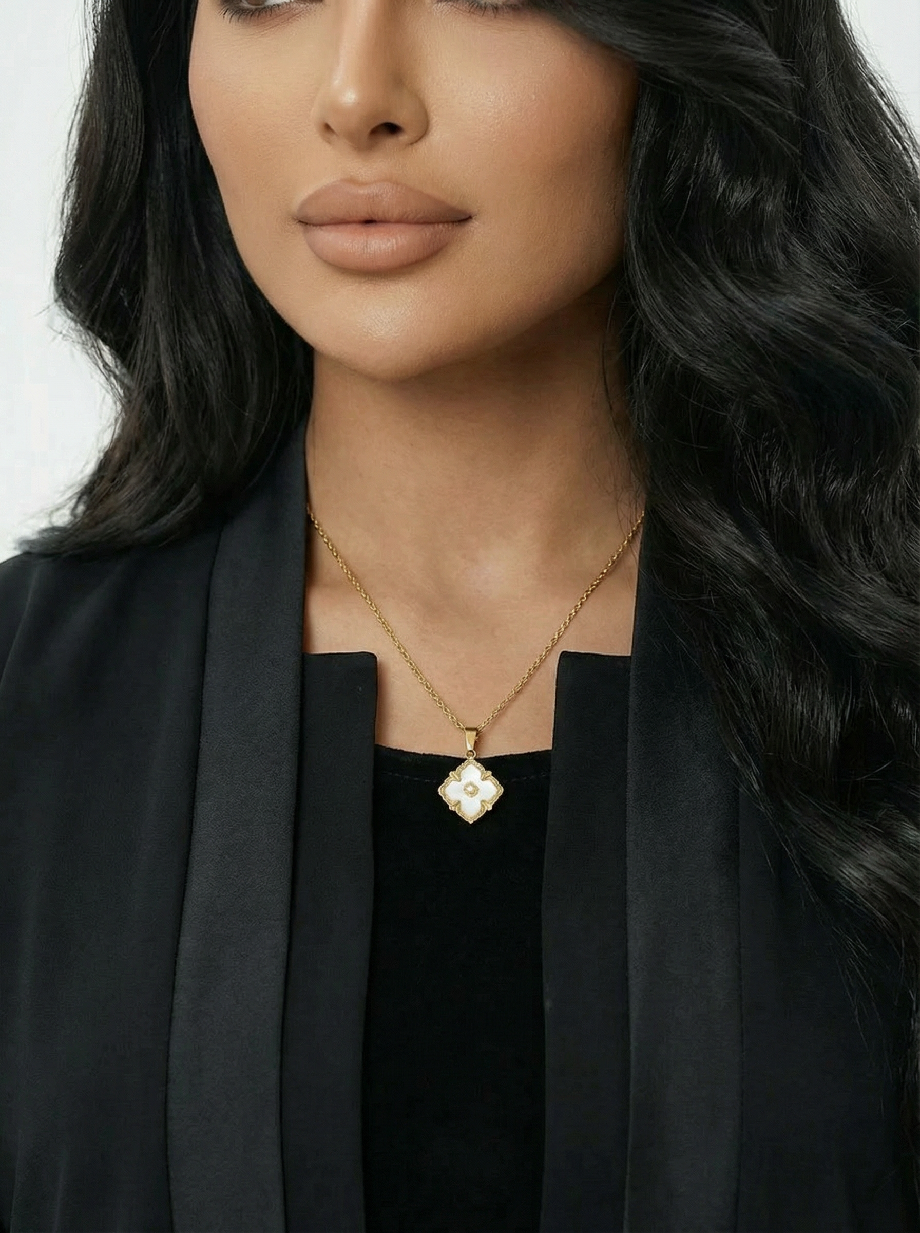 سلسال روبيرتو كوين ابيض