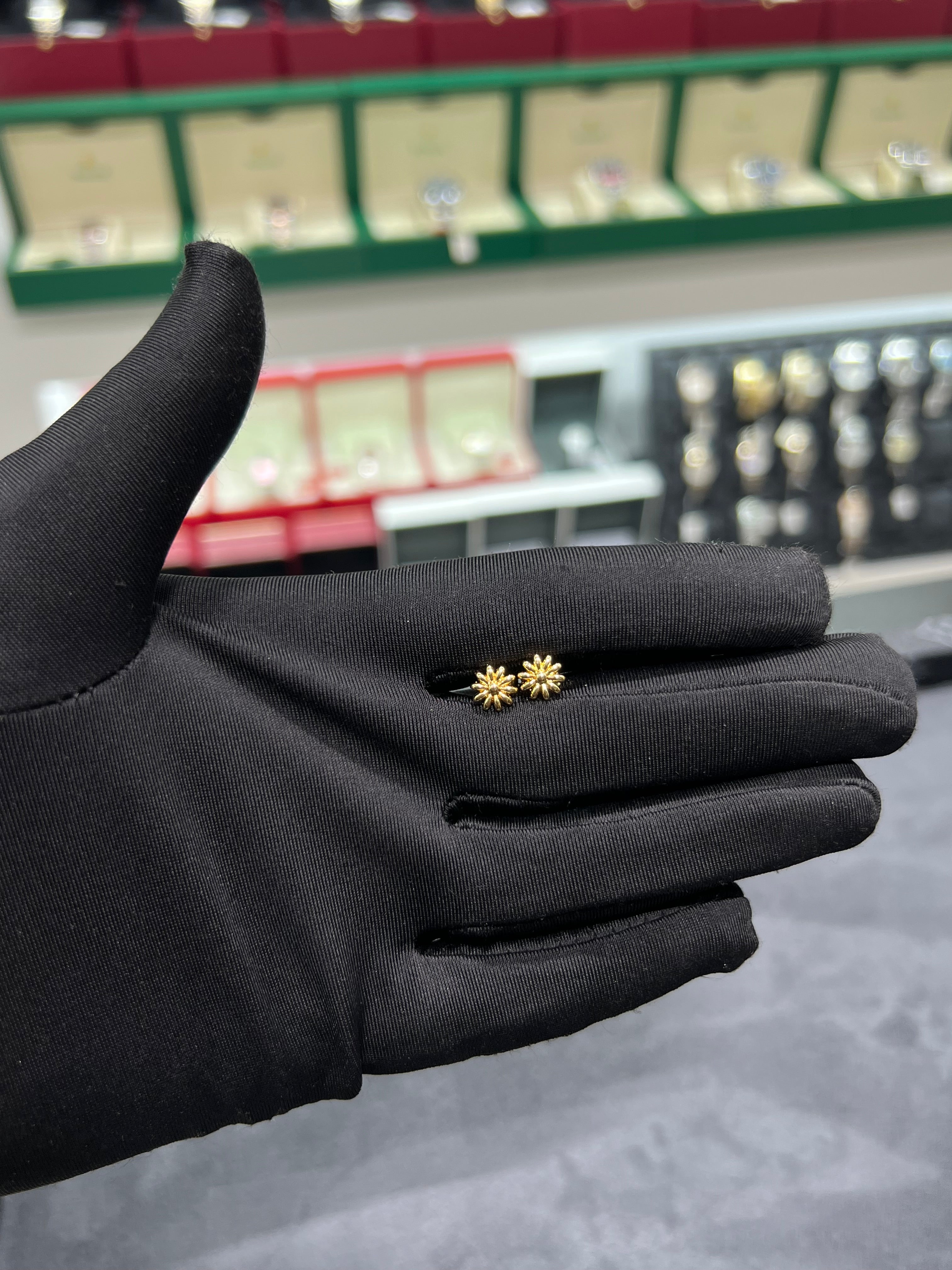 أقراط أذن الورده الصغيره