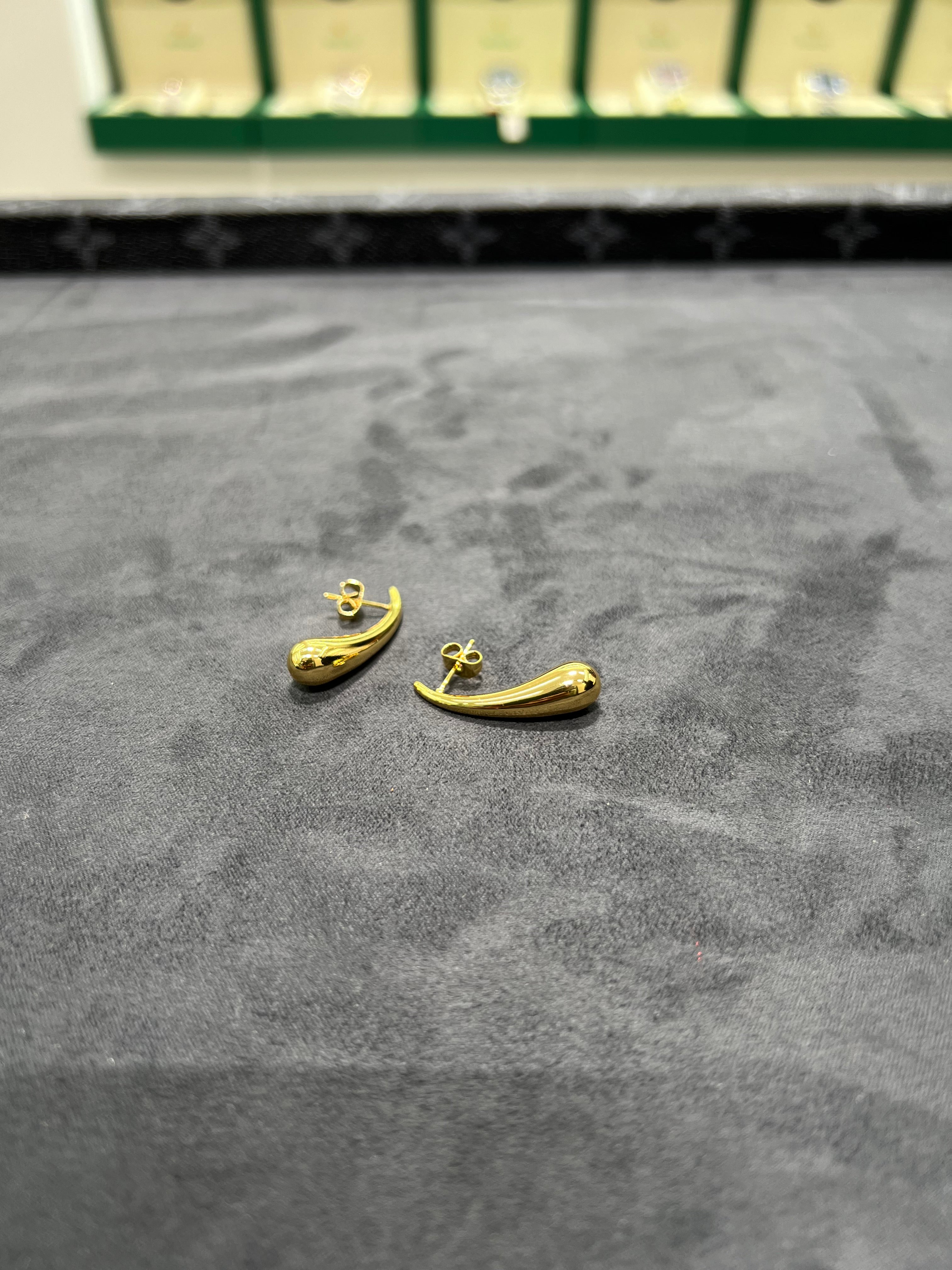 أقراط أذن الدمعه الطويله