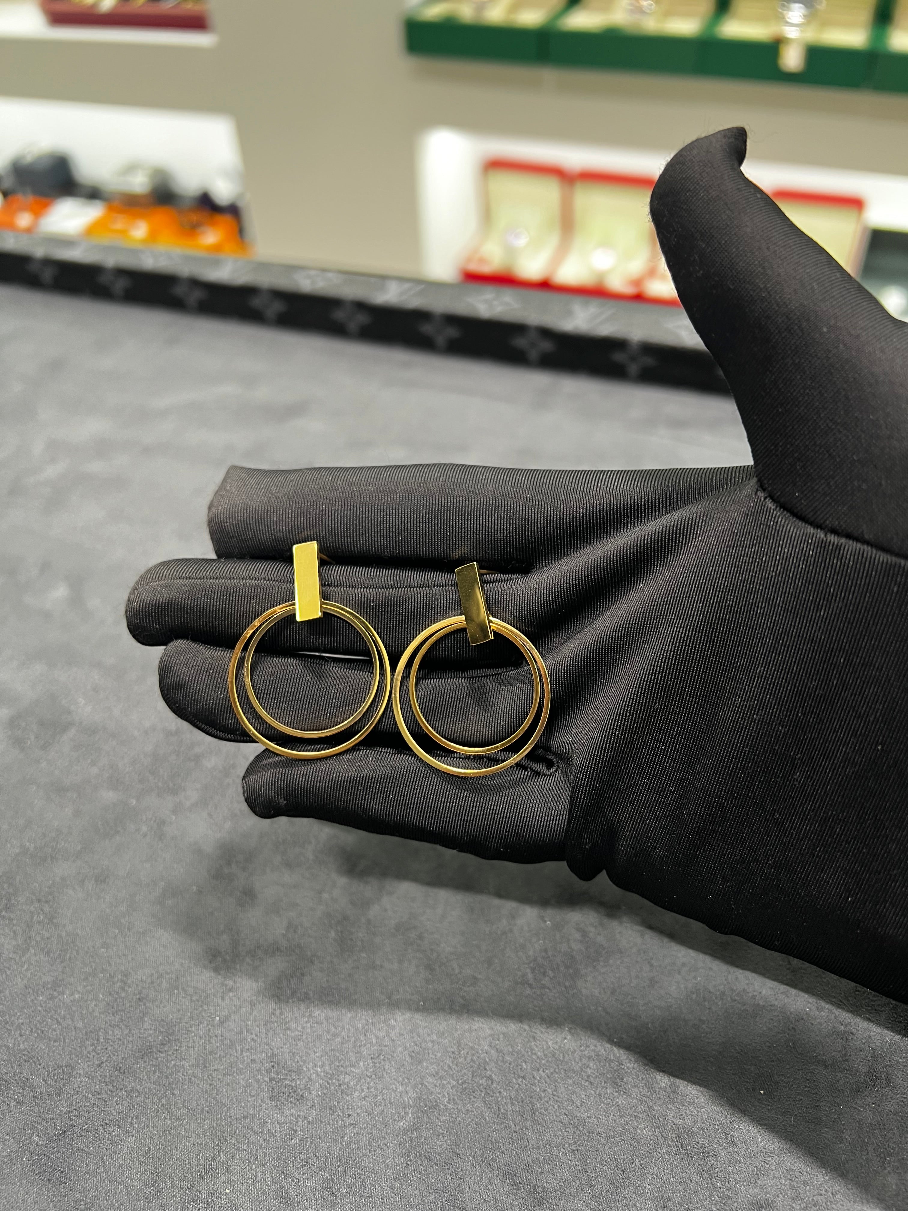 اقراط اذن الحلقات المتعدده