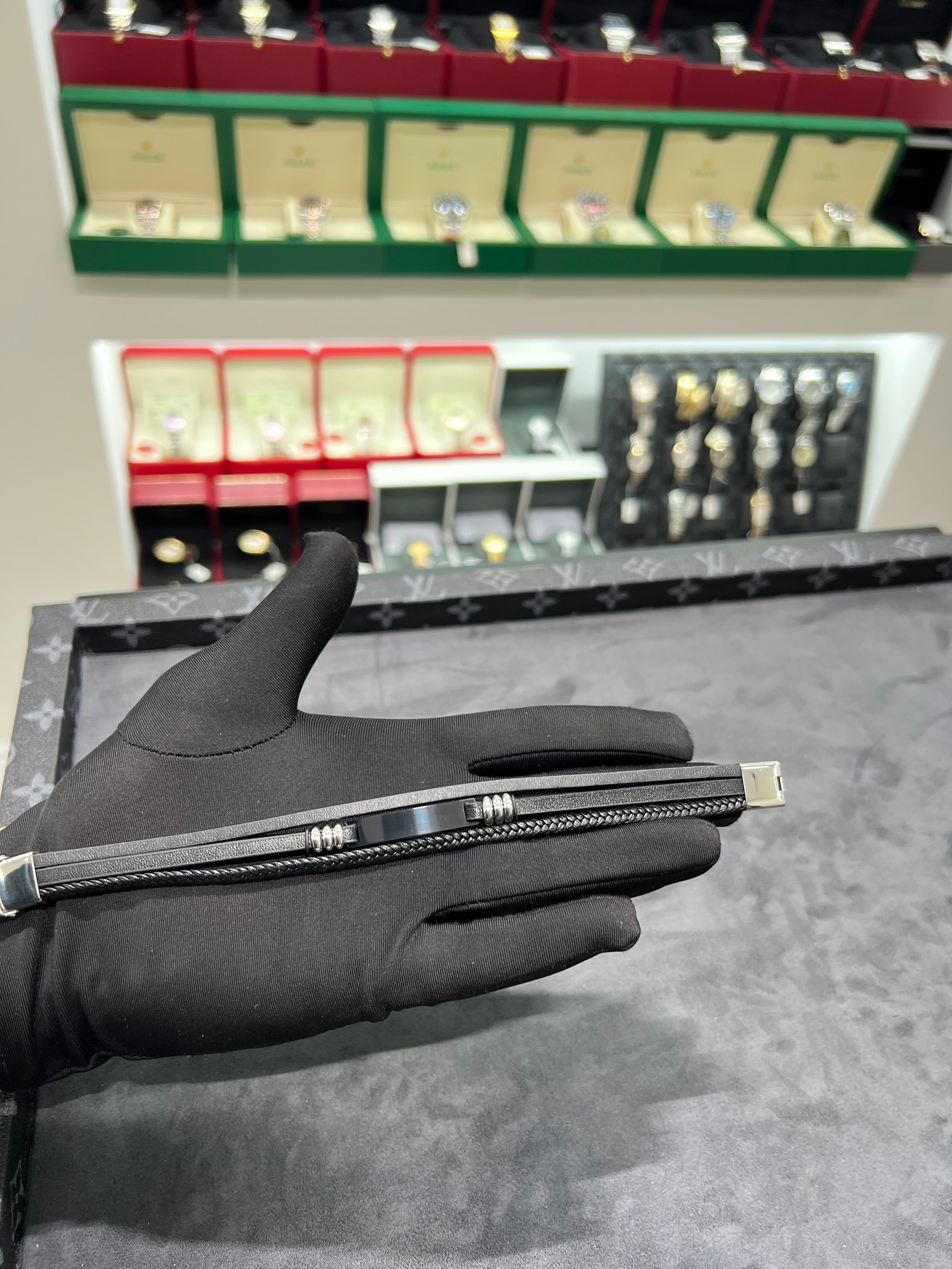 سوار جلد الاسم