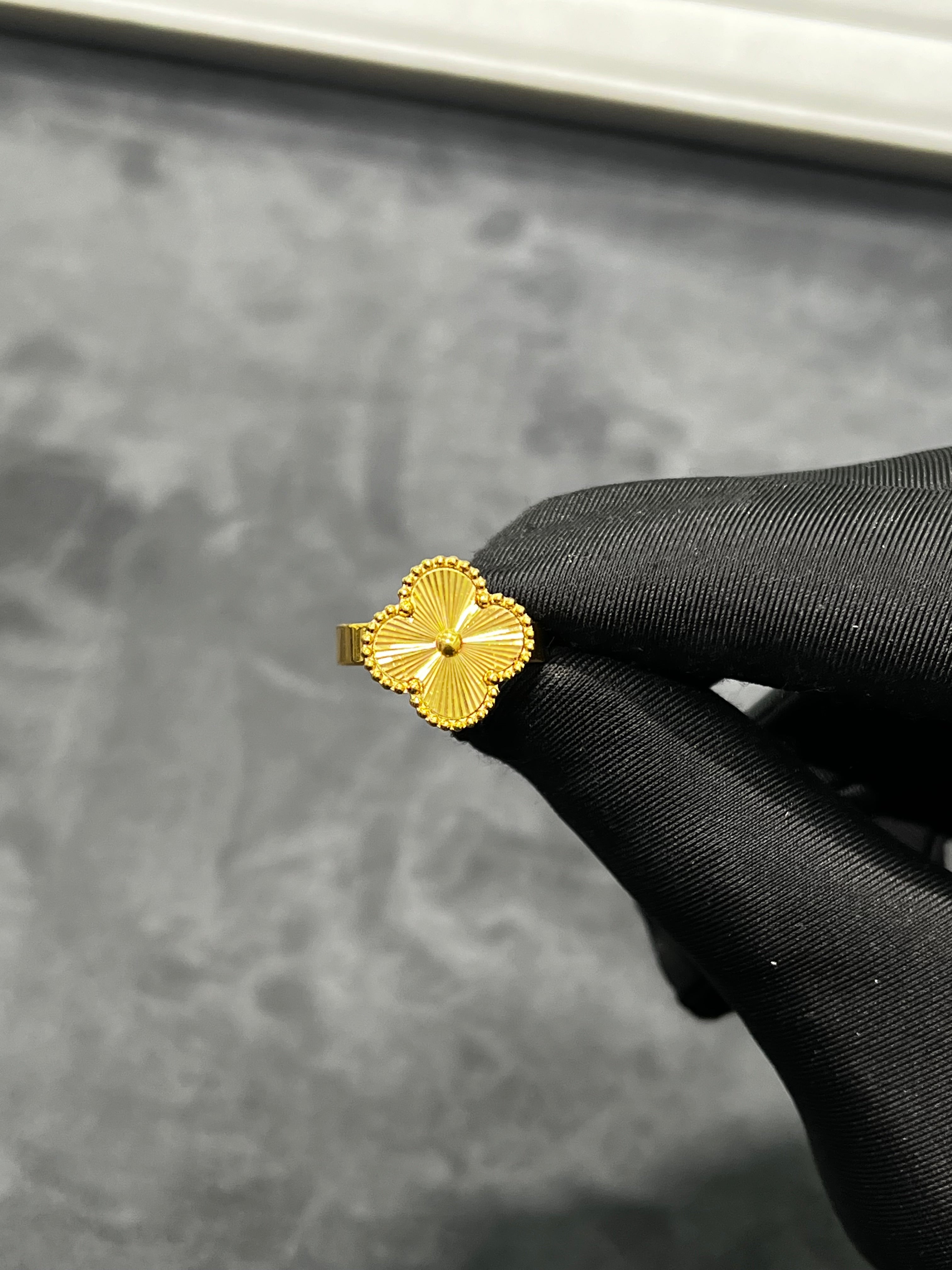 خاتم فان كلييف لامبرا