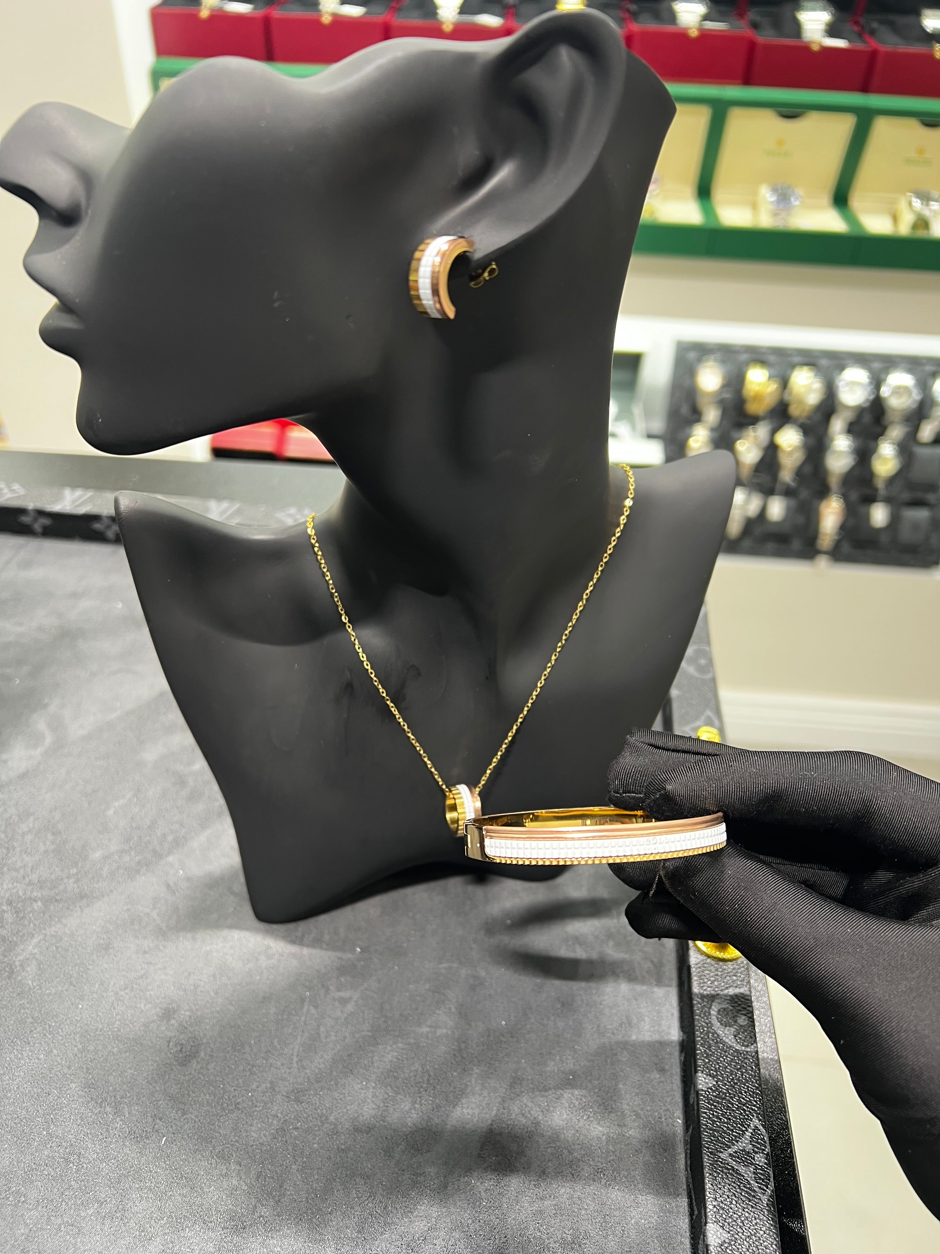 طقم بوشرون ابيض