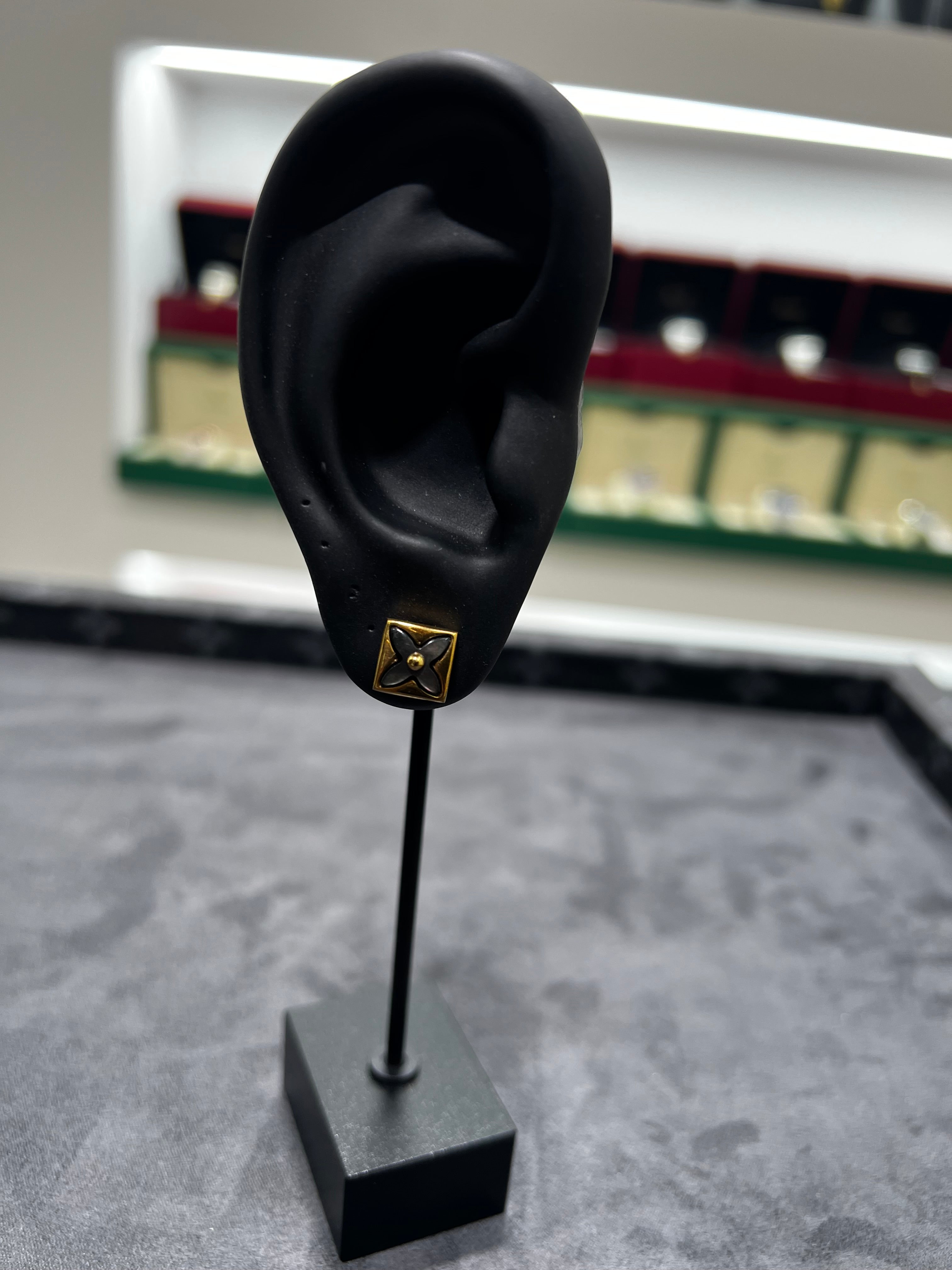 اقراط اذن LVحجر طبيعي الأسود