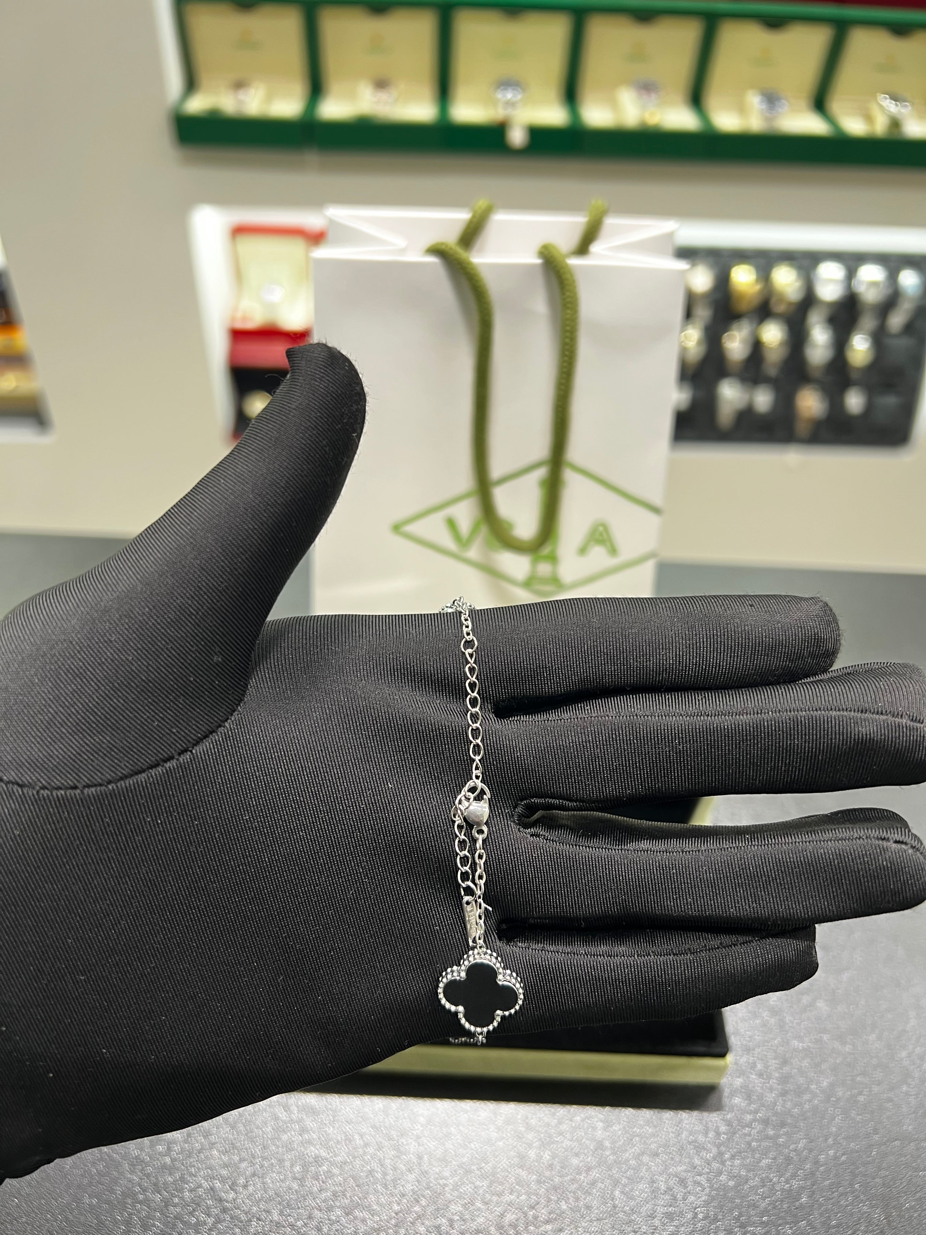 لامبرا فضي عقيق اسود لامع