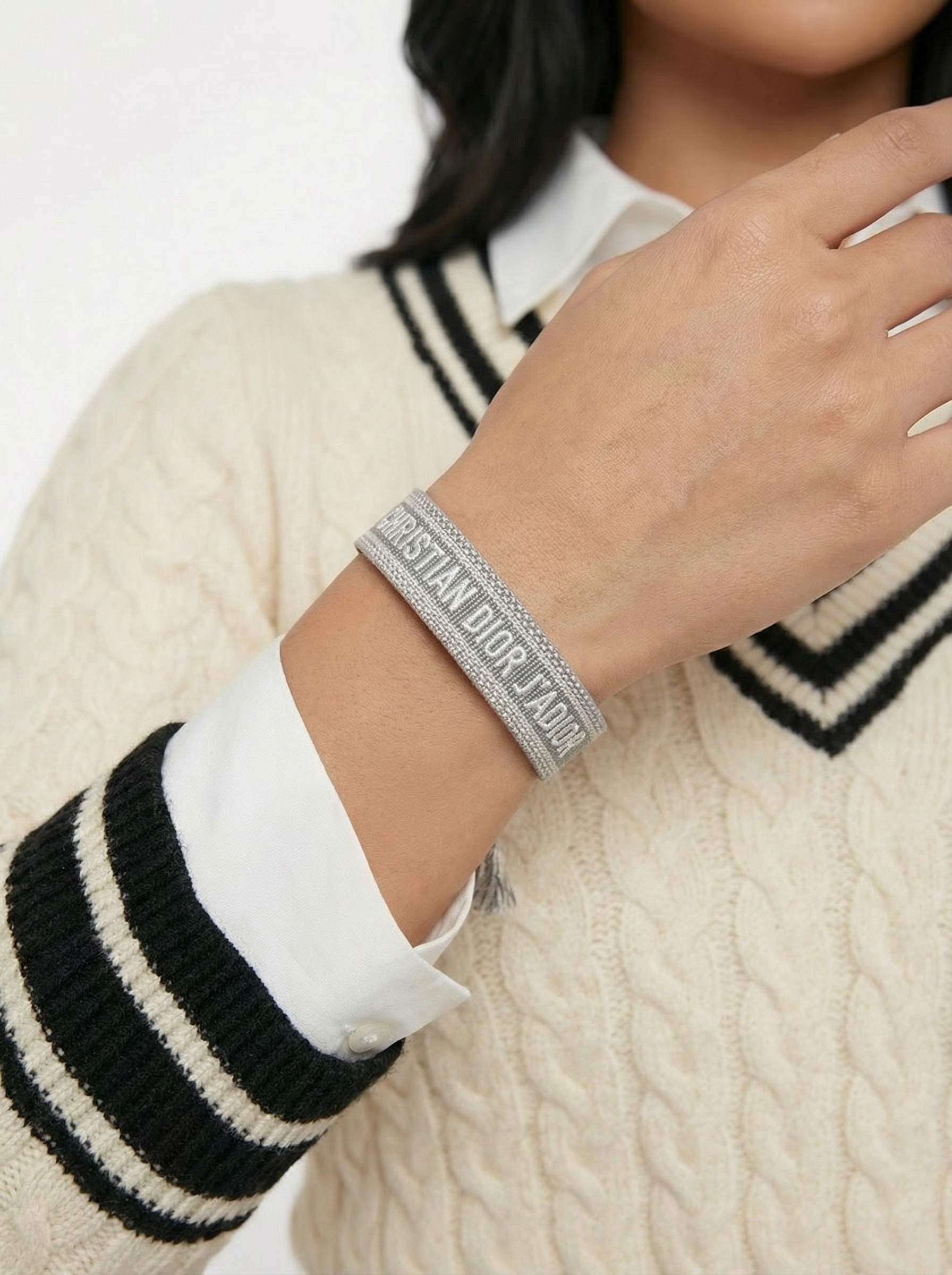 ديور قماش رمادي كتابه ابيض