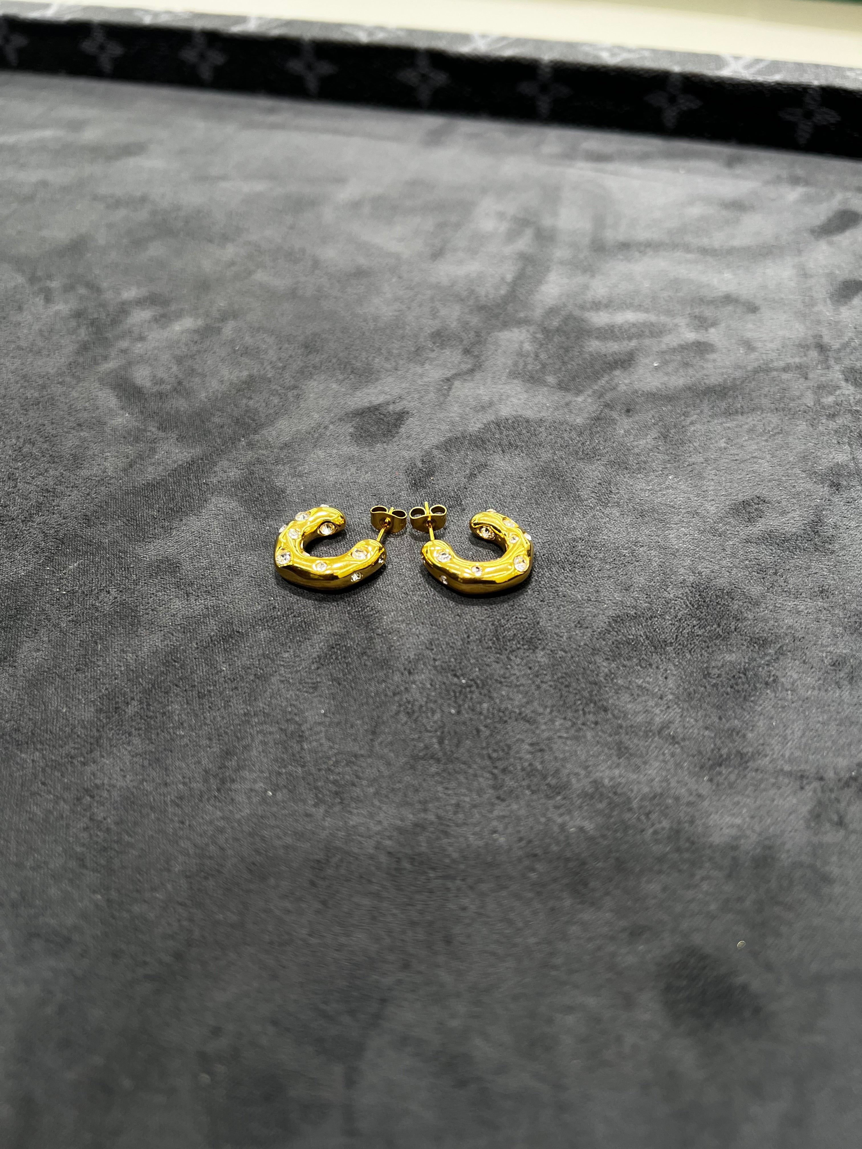 اقراط الحلقه المرصعه