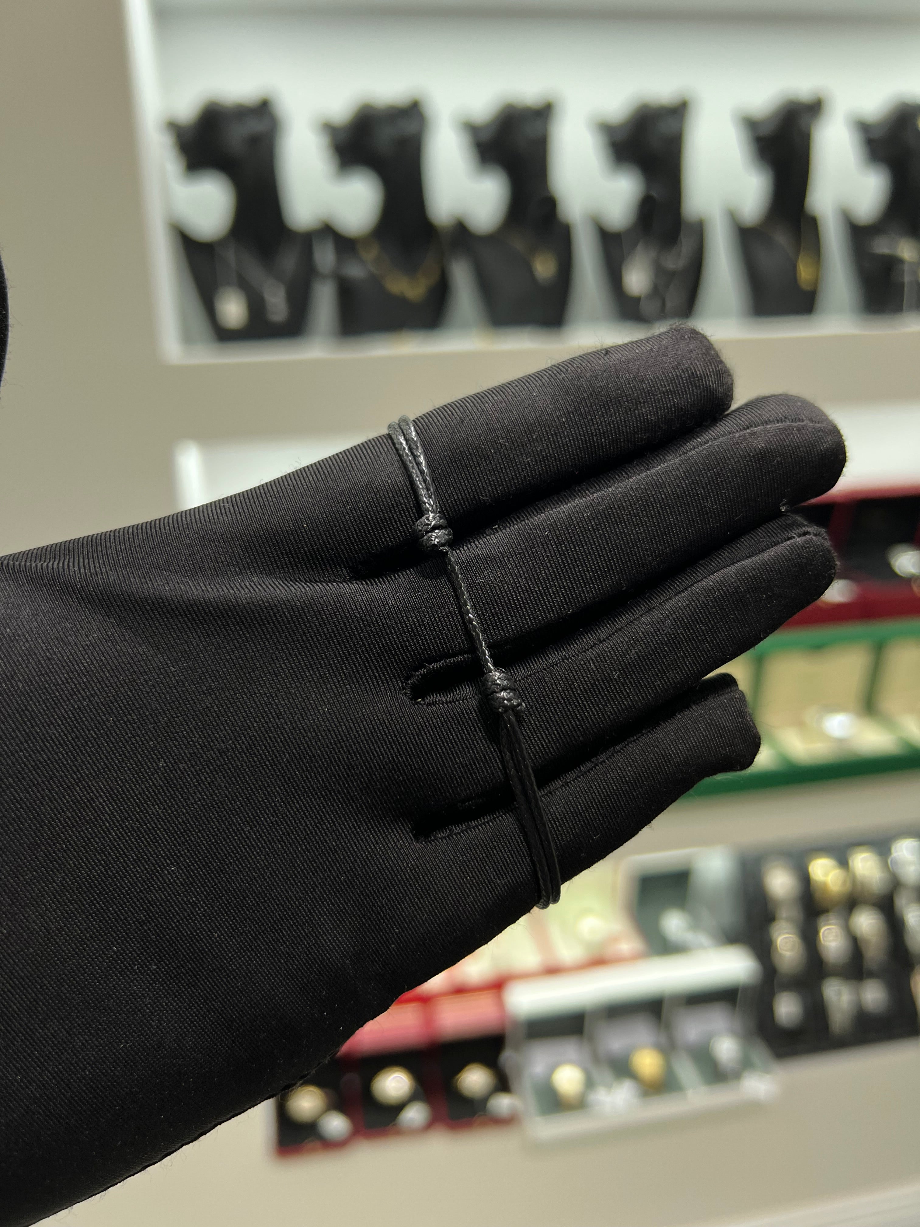 سوار خيط أرماني اسود