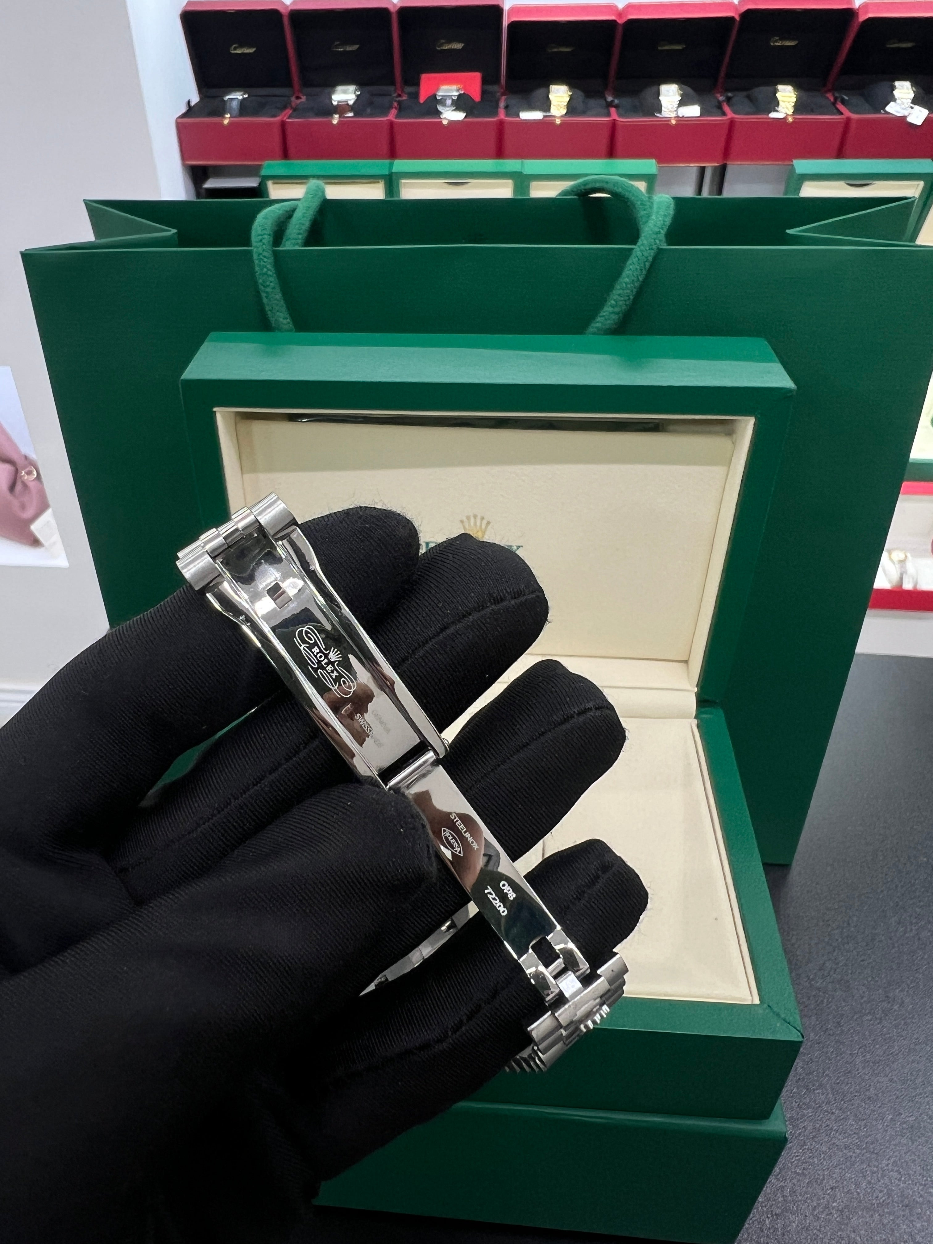 Datejust 41 – Green Dial Jubilee Bracelet