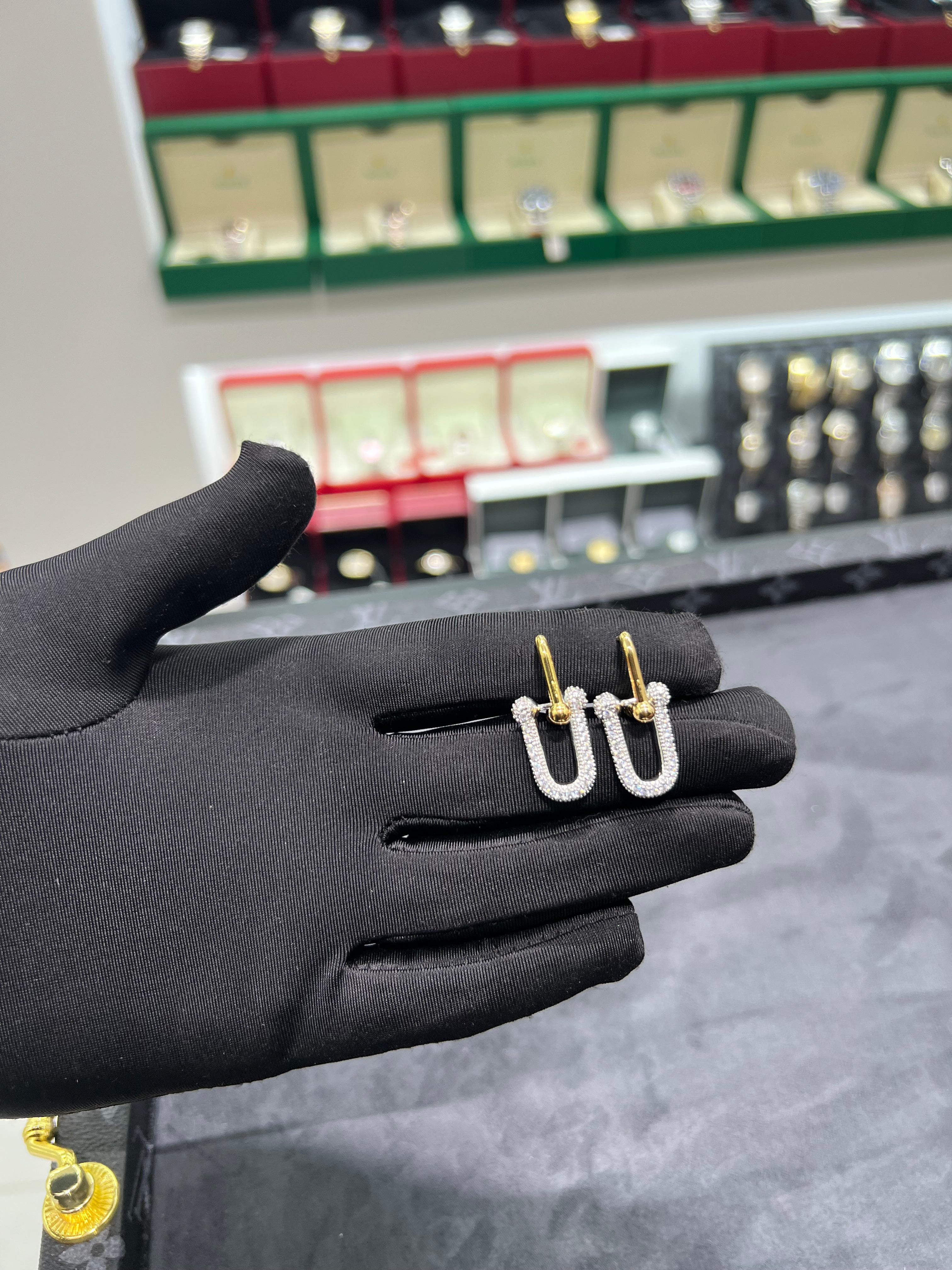 اقراط اذن تيفاني المرصعه