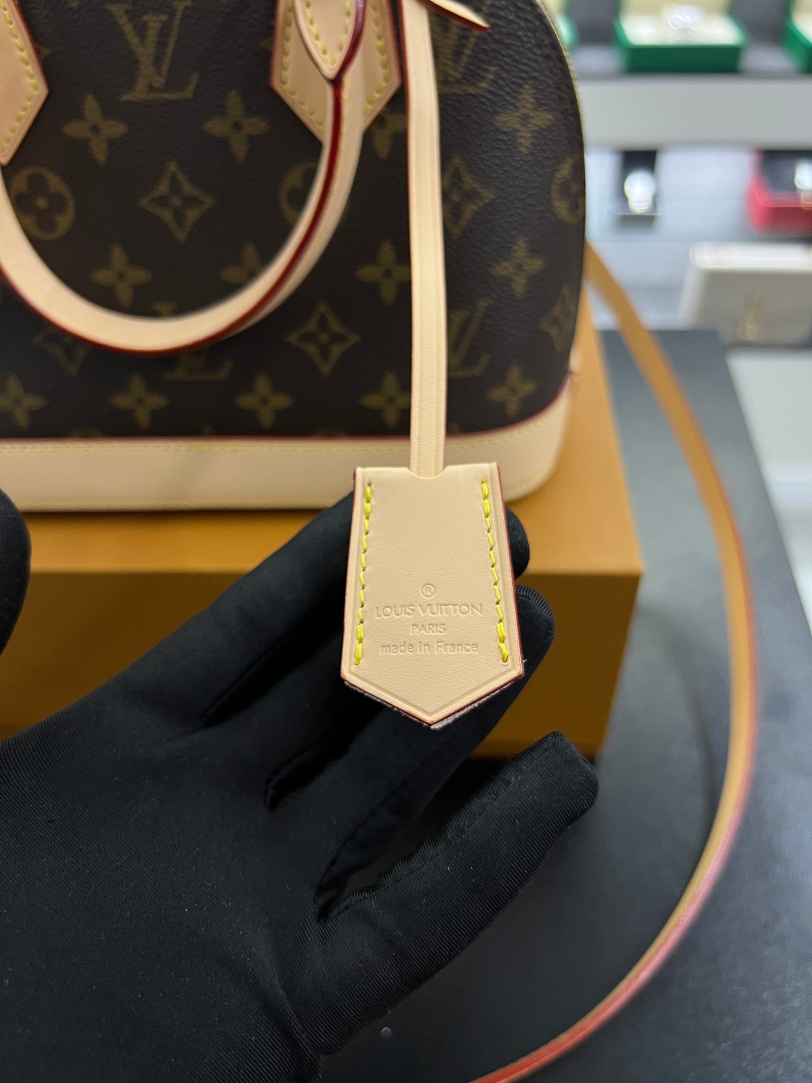 حقيبة الما BB – مونوجرام بشكل القبة
Alma BB – Monogram Dome Bag