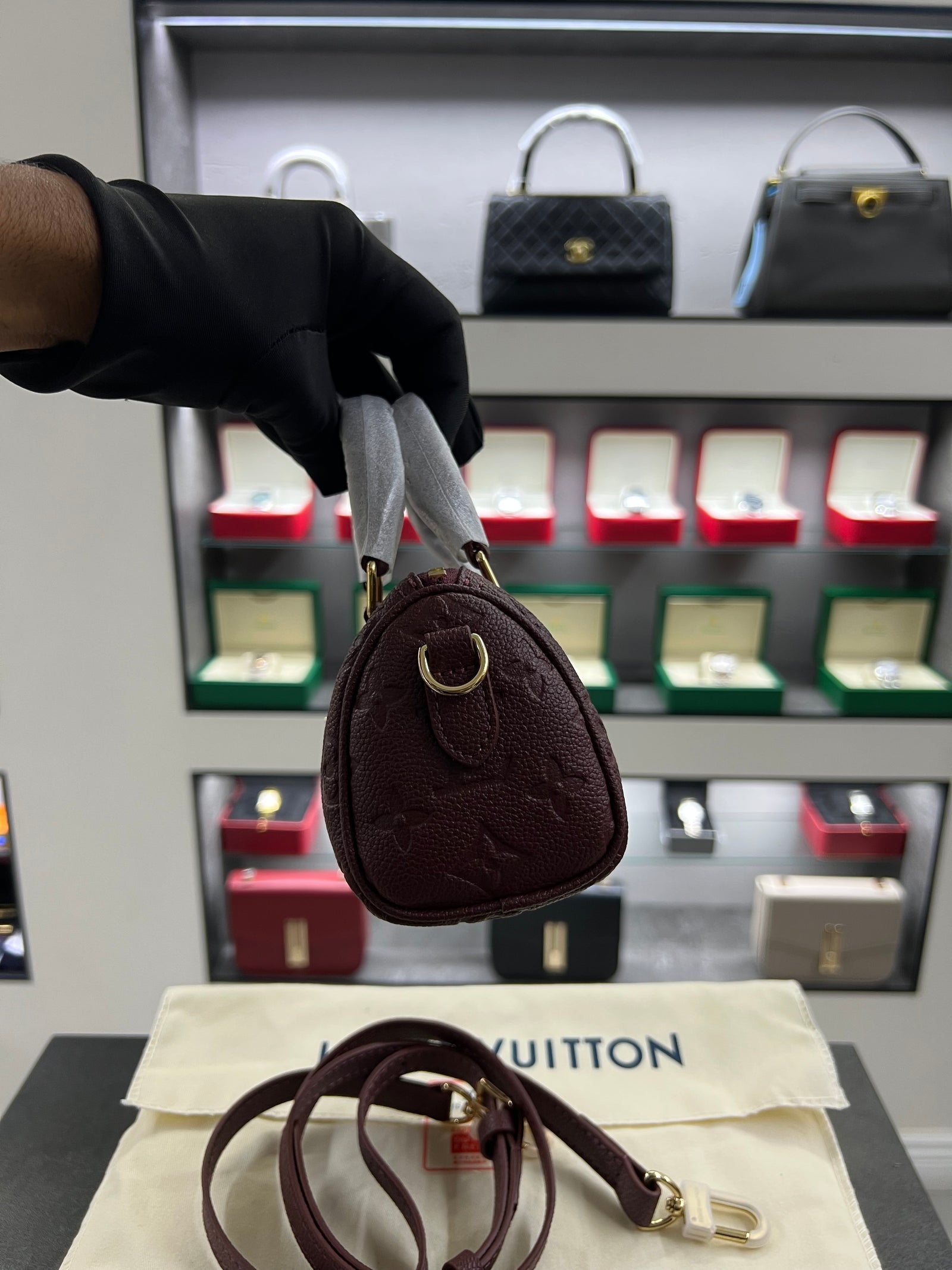 حقيبة سبيدي بندولير 20 – برقندي إمبرنت
Speedy Bandoulière 20 – Burgundy Empreinte