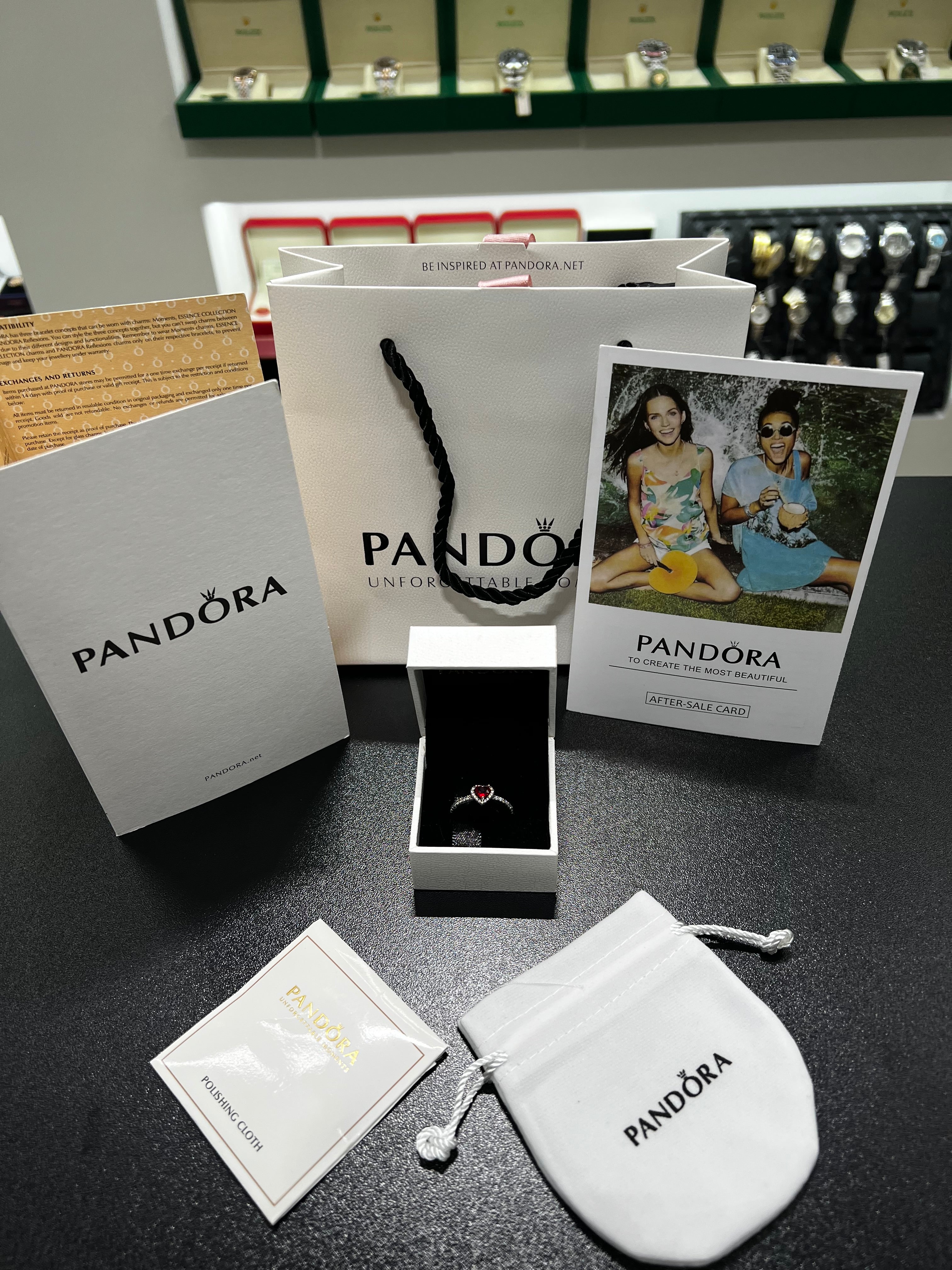 خاتم باندورا القلب الاحمر