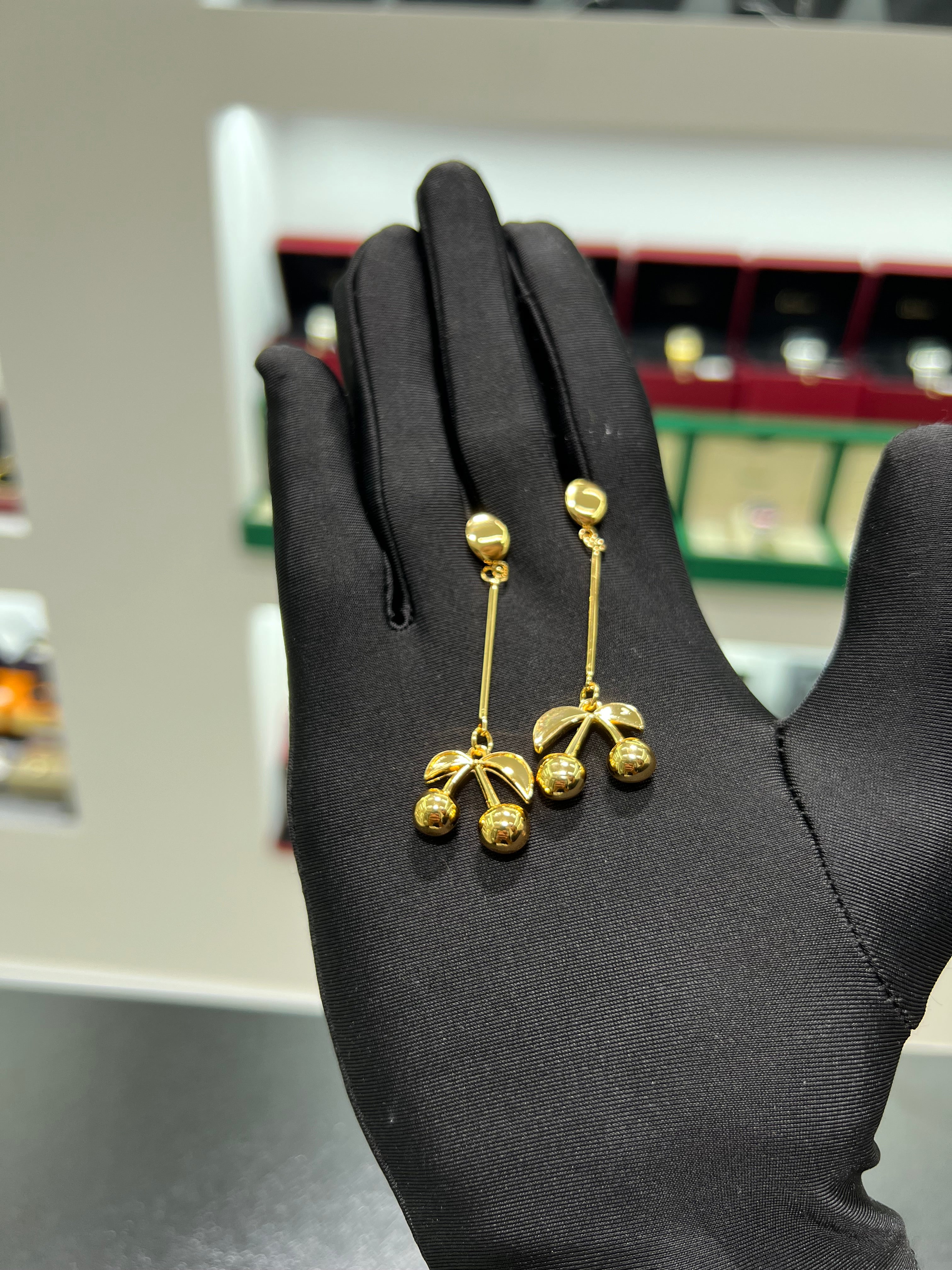 أقراط أذن الكرزه الذهبيه