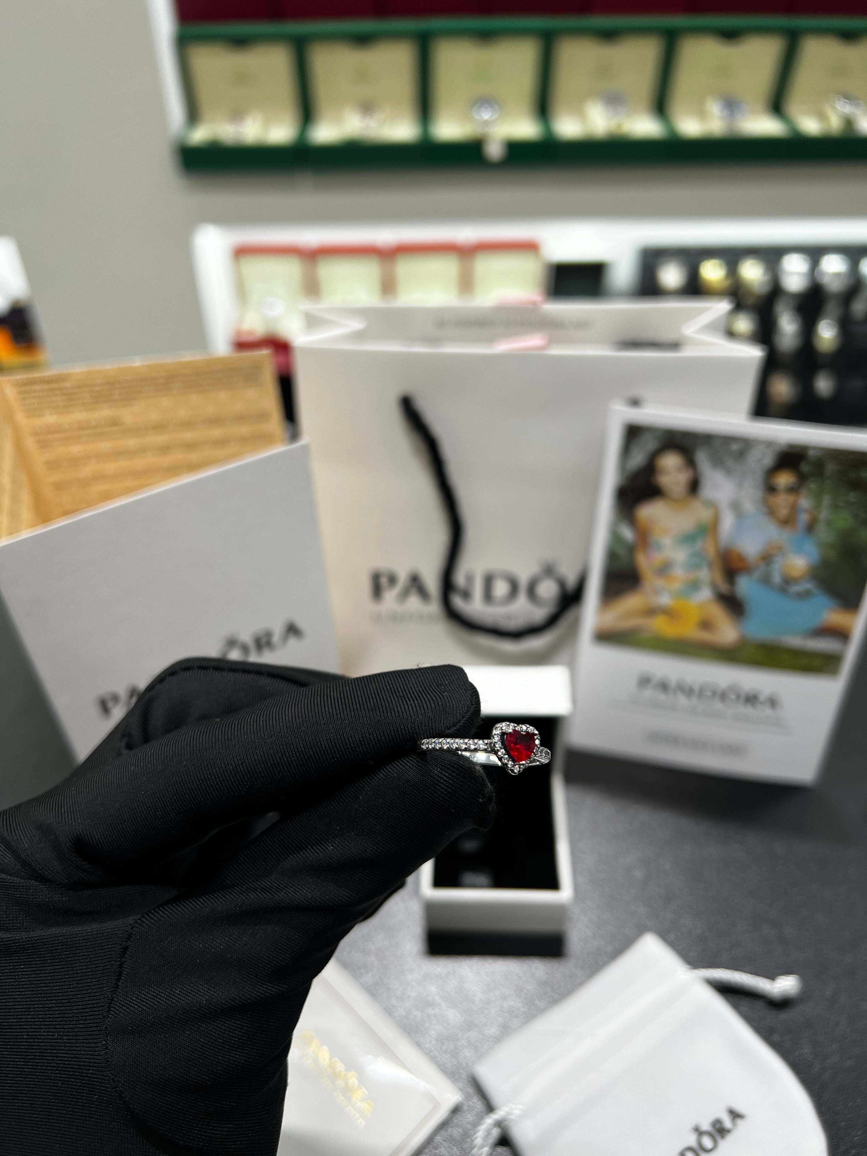 خاتم باندورا القلب الاحمر