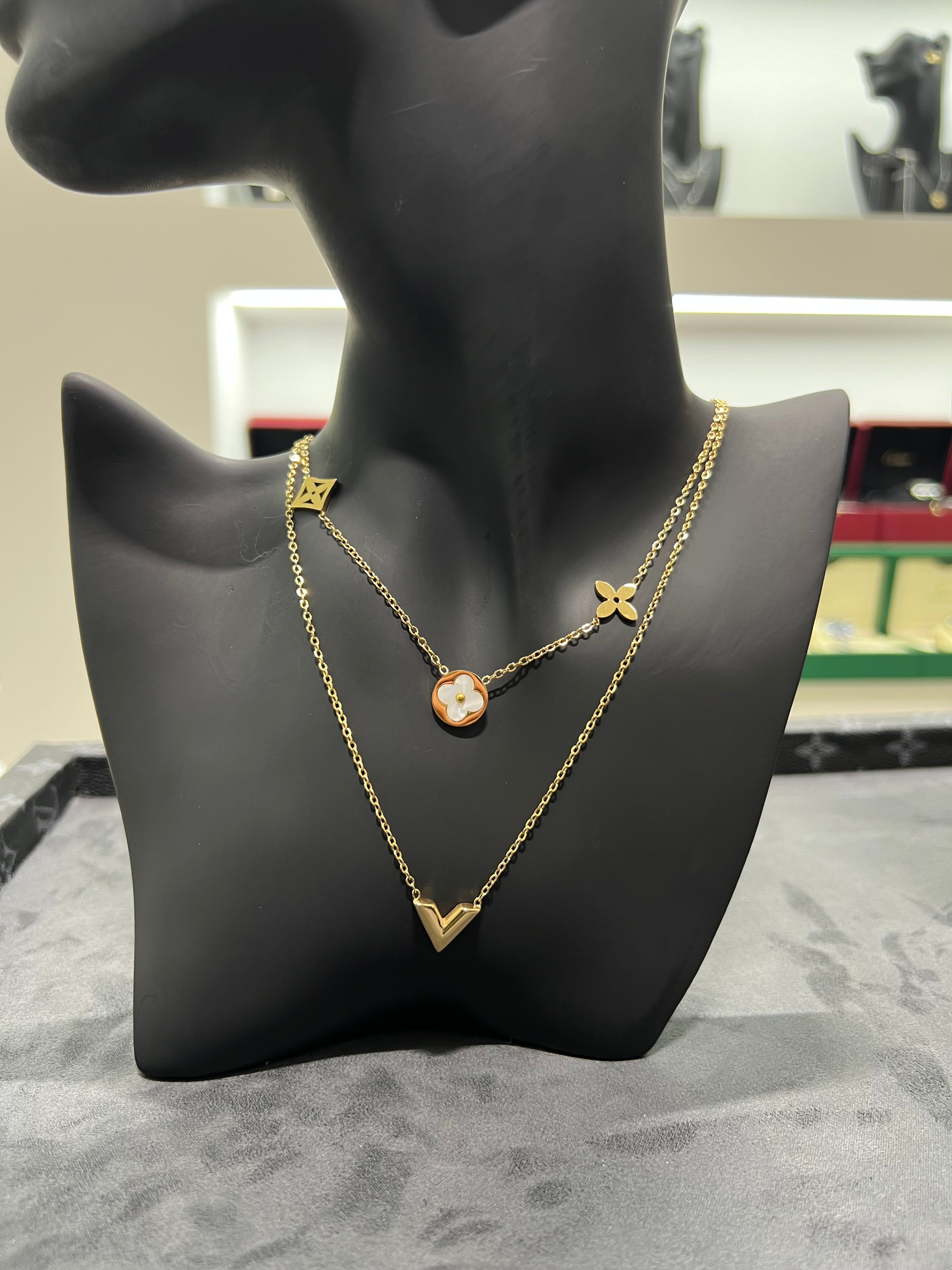 سلسال LV سلسلتين