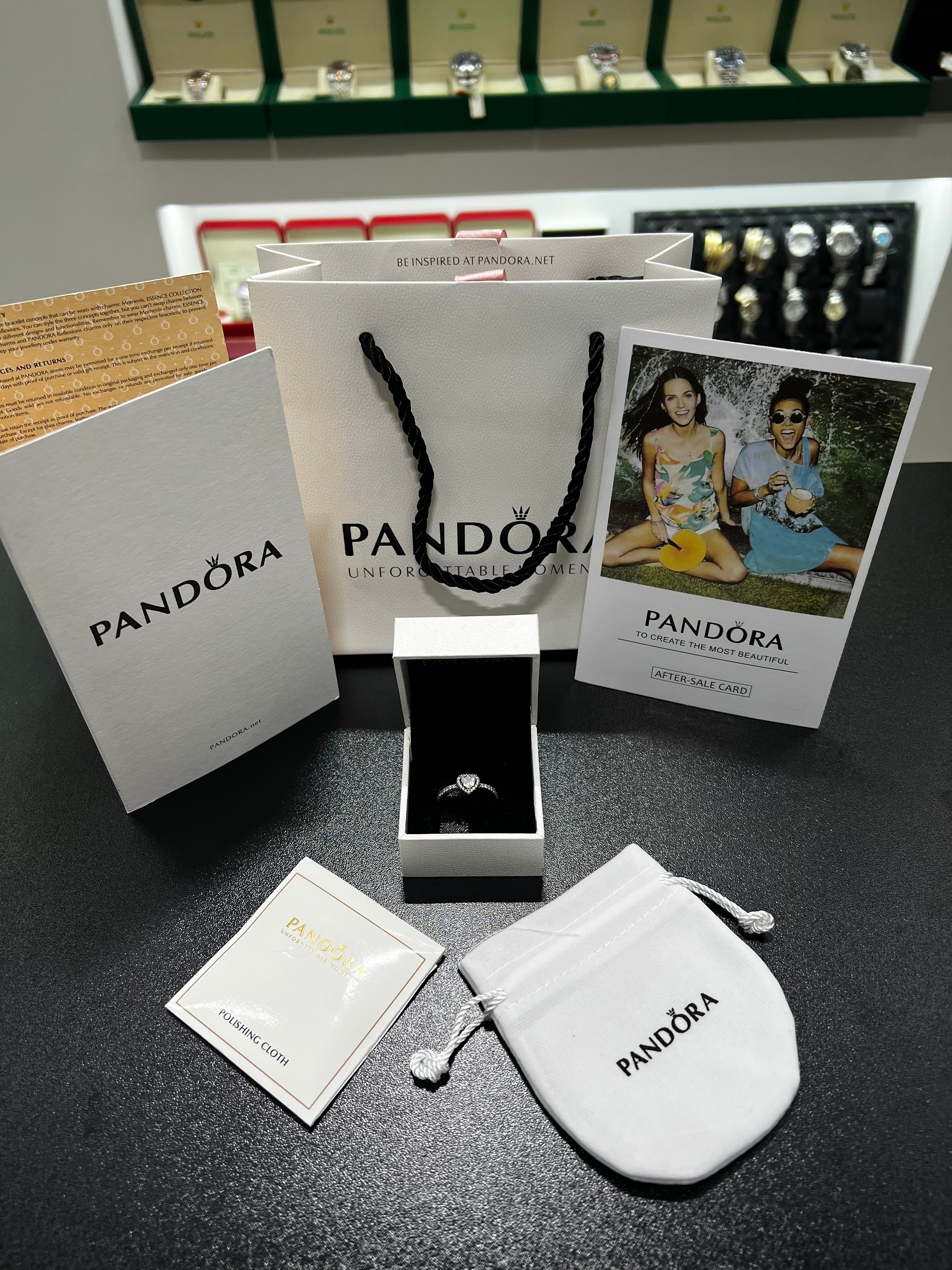 خاتم باندورا القلب الابيض