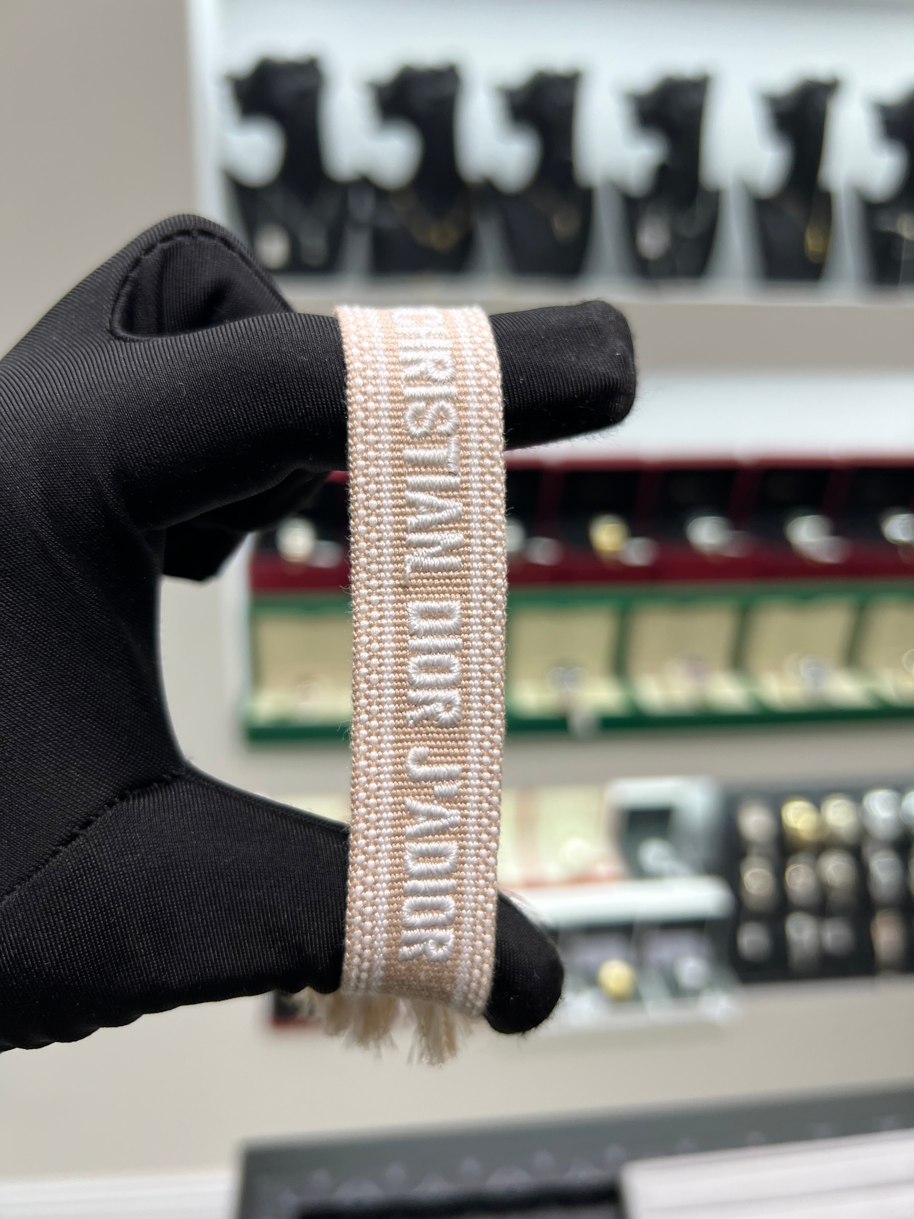 ديور قماش بيج